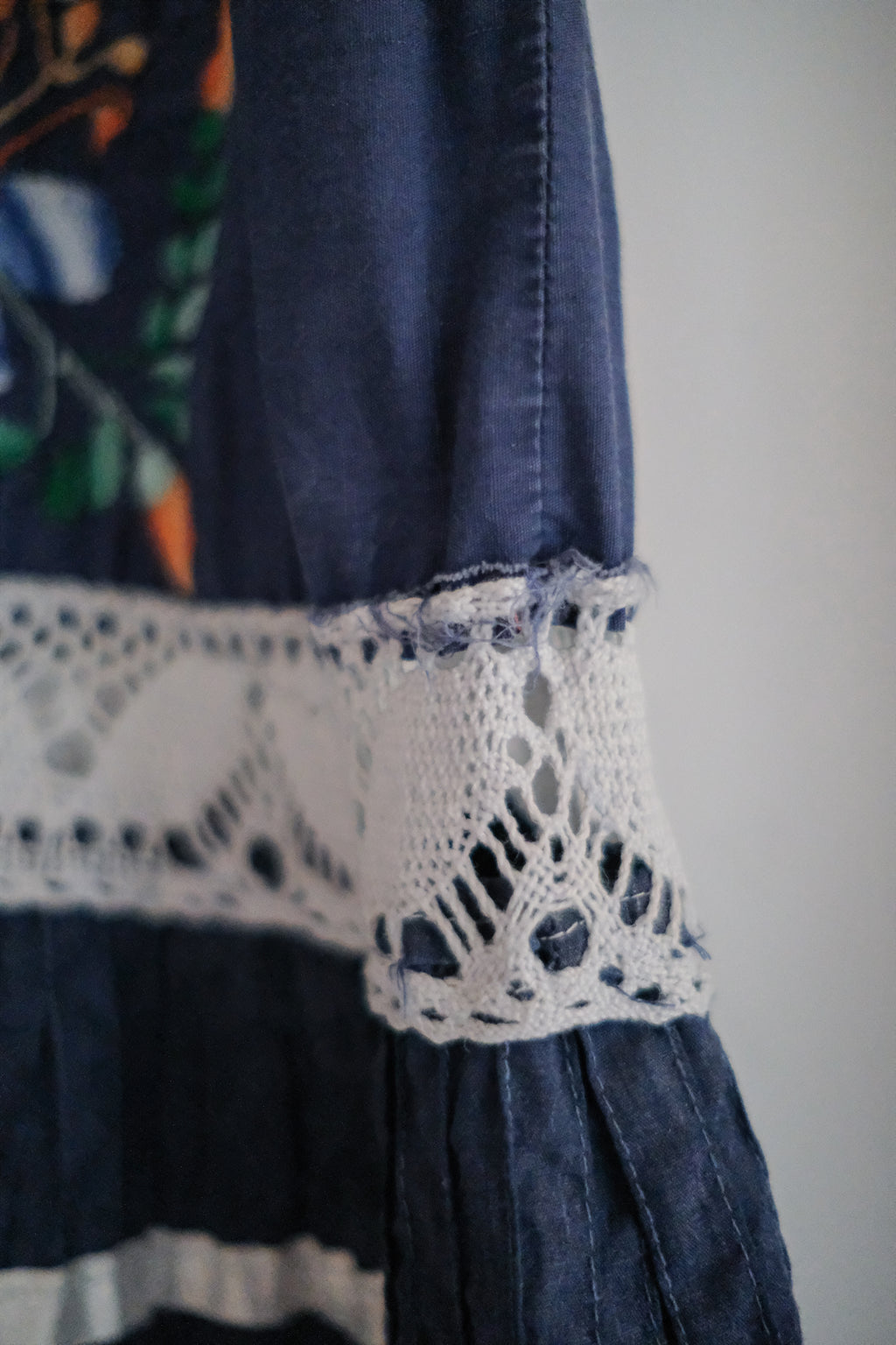 Mexican Embroidered Crochet Dress / 墨西哥鉤針刺繡碎褶洋裝