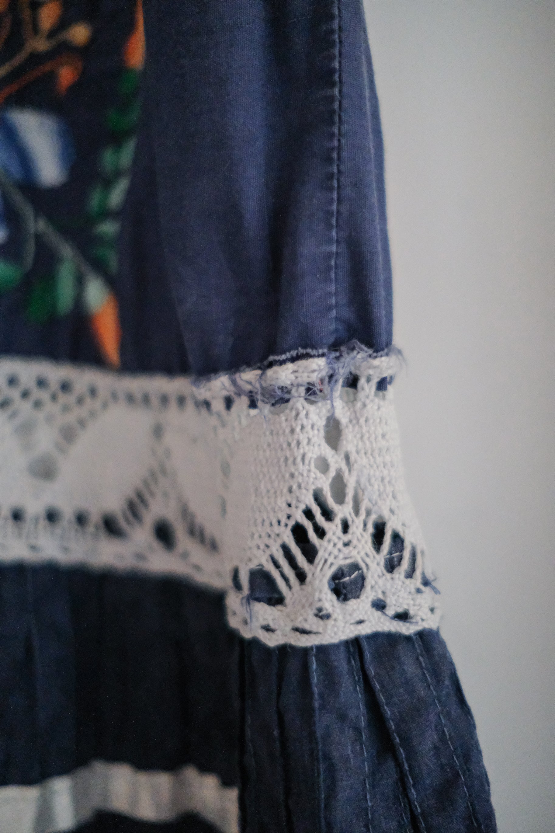 Mexican Embroidered Crochet Dress / 墨西哥鉤針刺繡碎褶洋裝