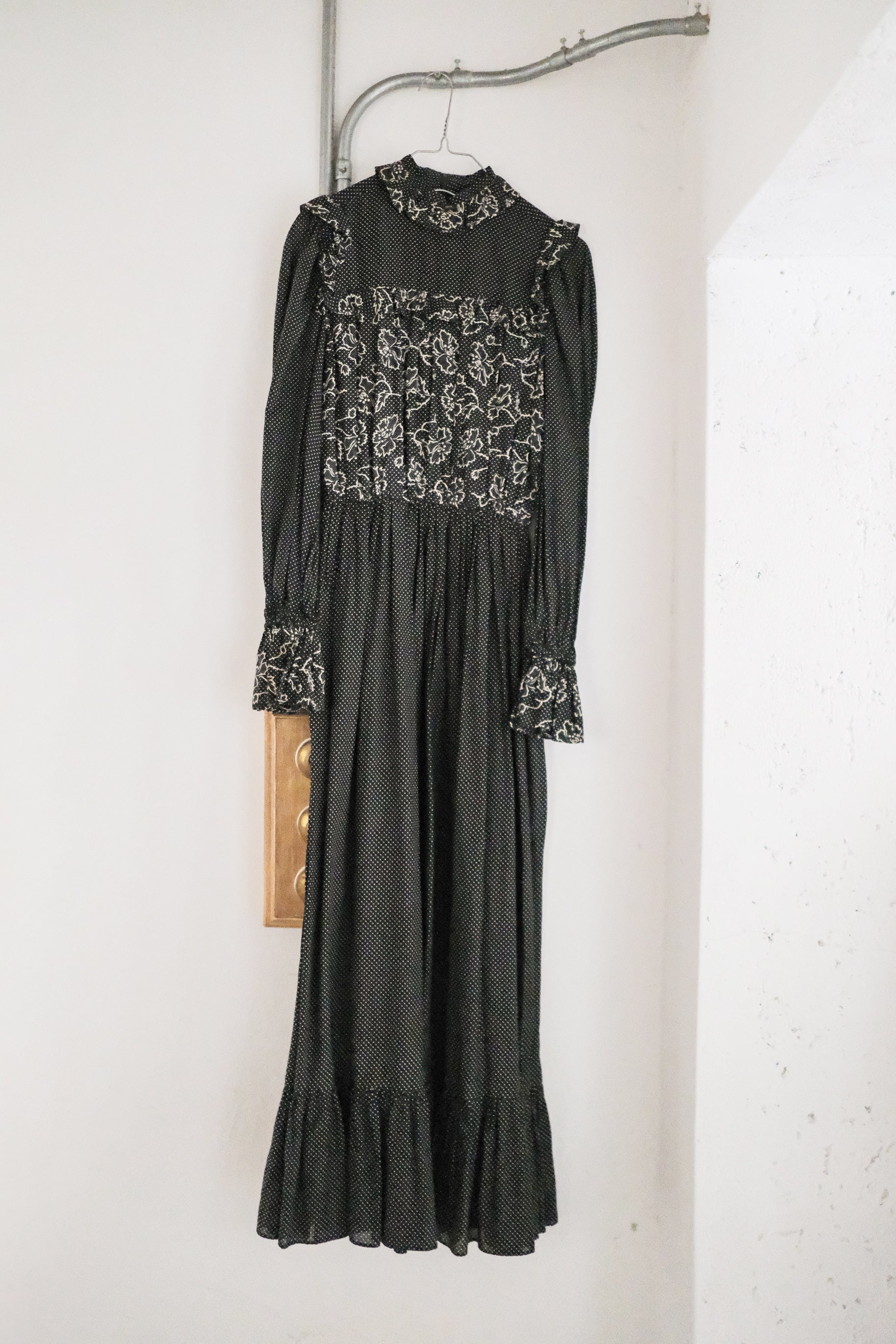1970's "Ellen Tracy" Polka Dot Ruffled Maxi Dress / 波點荷葉邊長裙