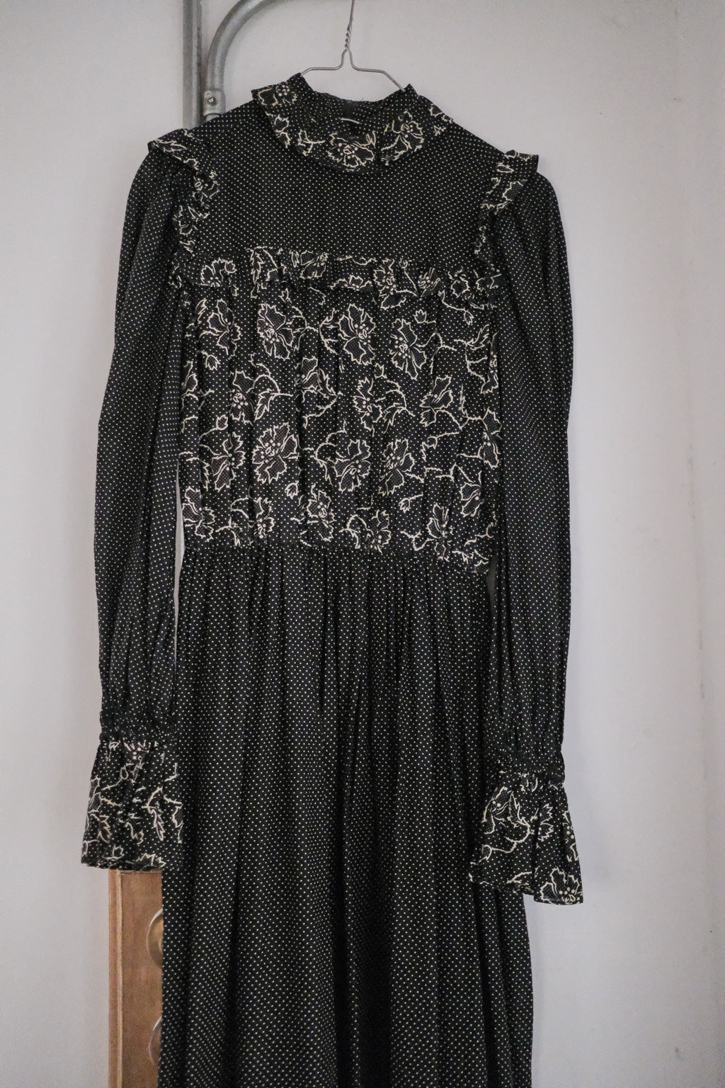 1970's "Ellen Tracy" Polka Dot Ruffled Maxi Dress / 波點荷葉邊長裙