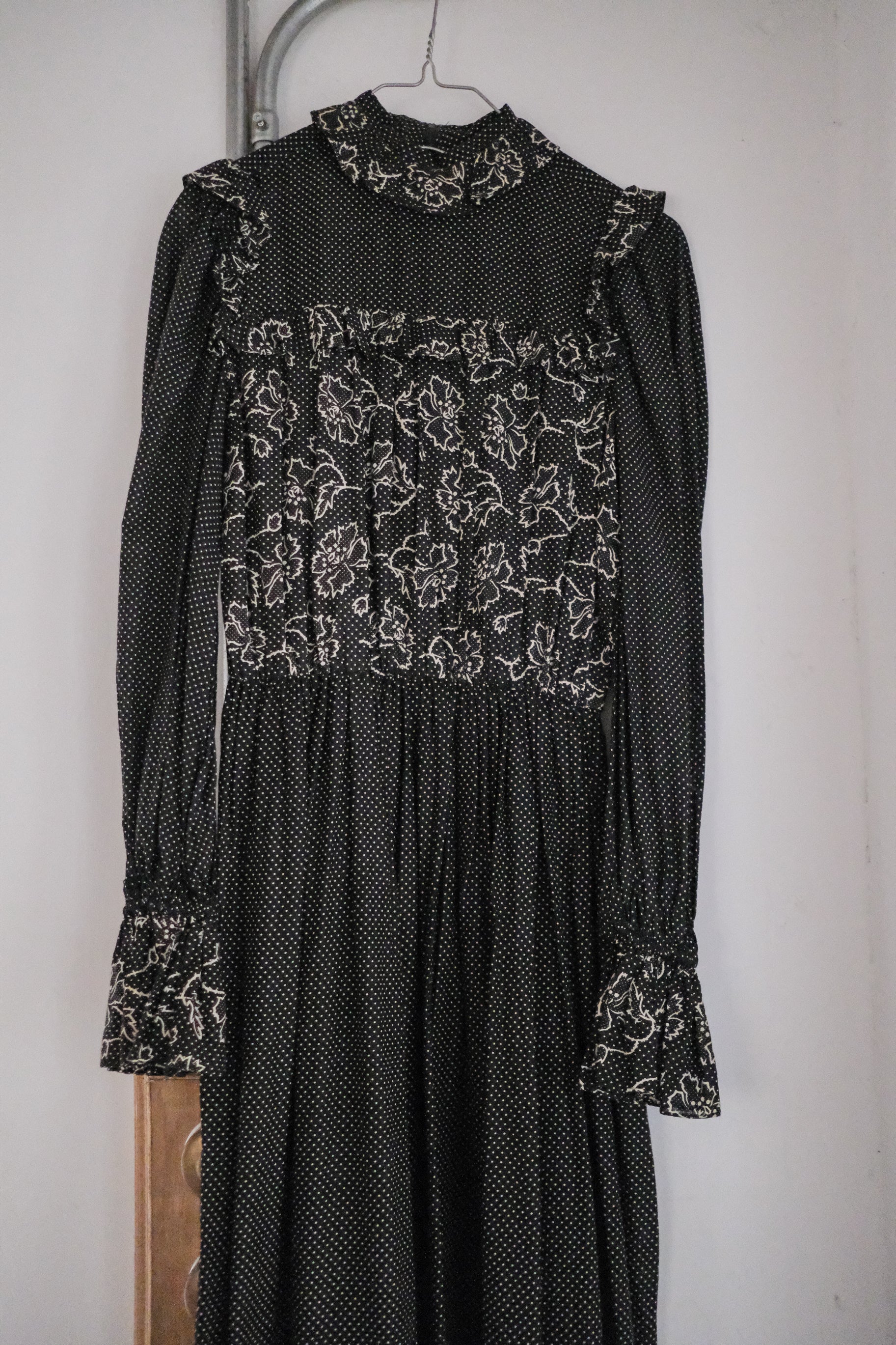 1970's "Ellen Tracy" Polka Dot Ruffled Maxi Dress / 波點荷葉邊長裙