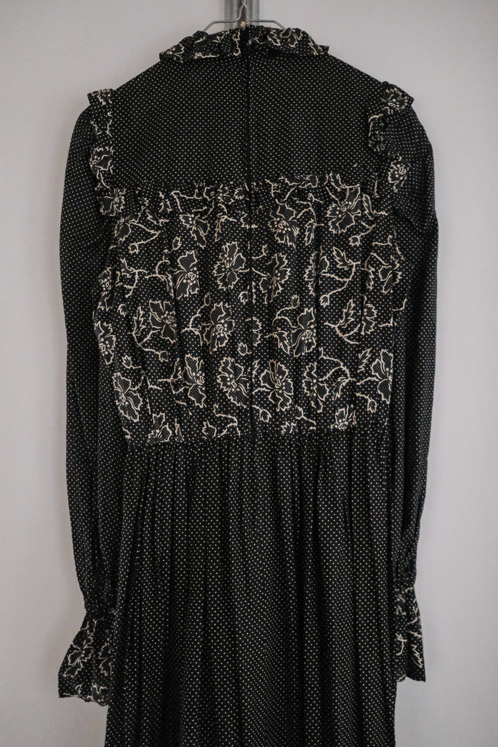 1970's "Ellen Tracy" Polka Dot Ruffled Maxi Dress / 波點荷葉邊長裙