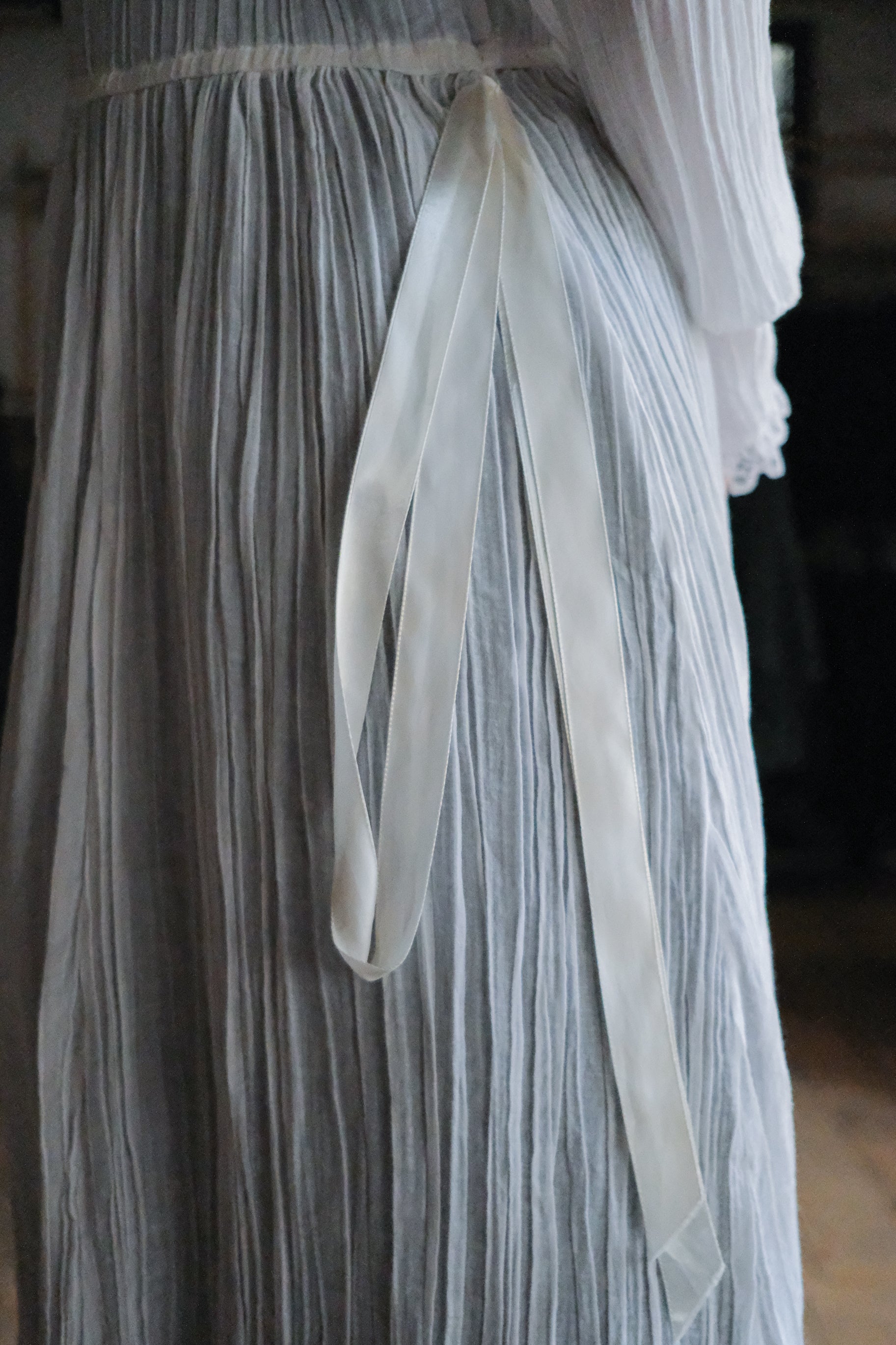 Vintage Lace Gauze Dress / 珍珠白蕾絲薄紗洋裝