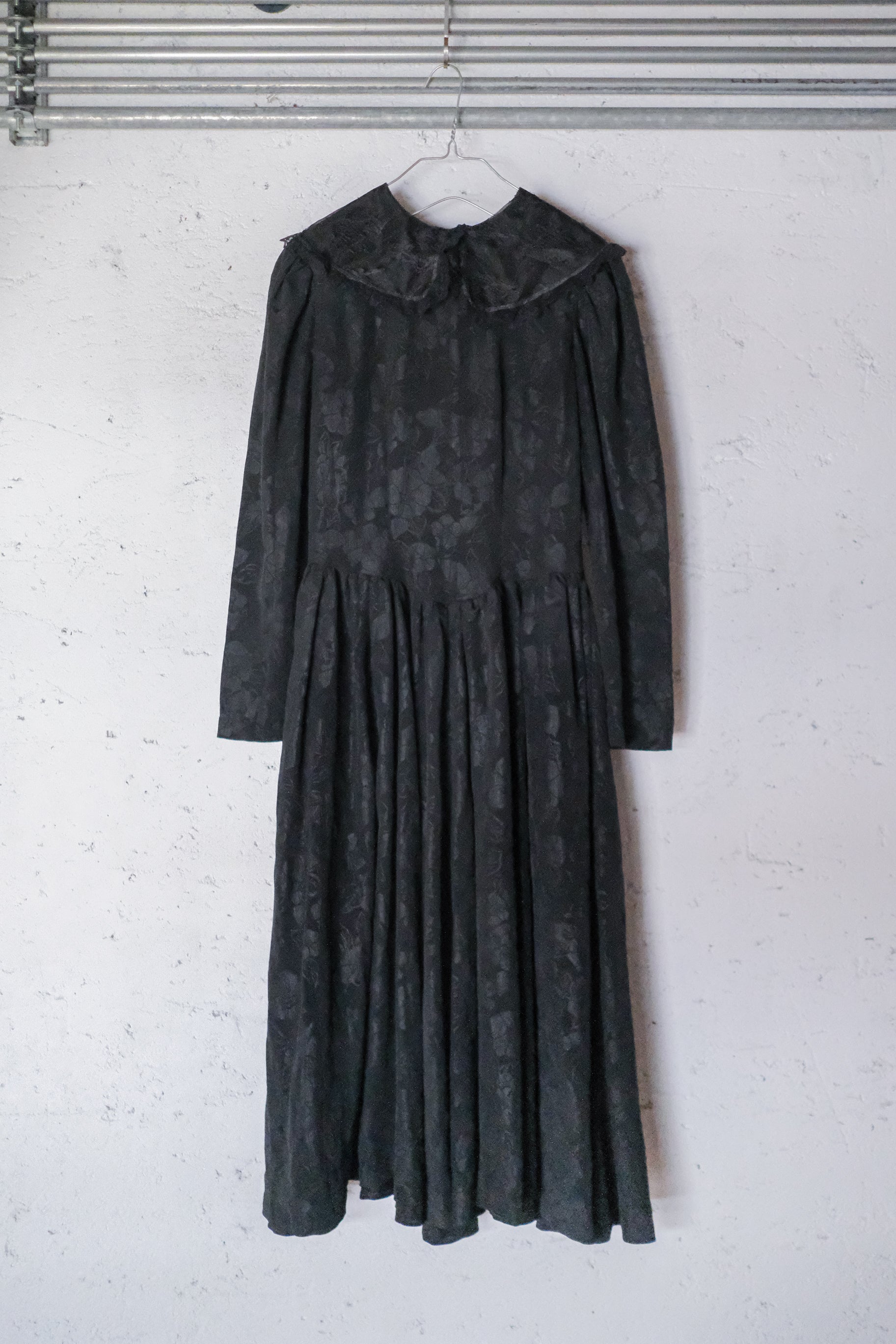 Vintage Lace long Sleeve Dress / 黑色蕾絲長袖洋裝