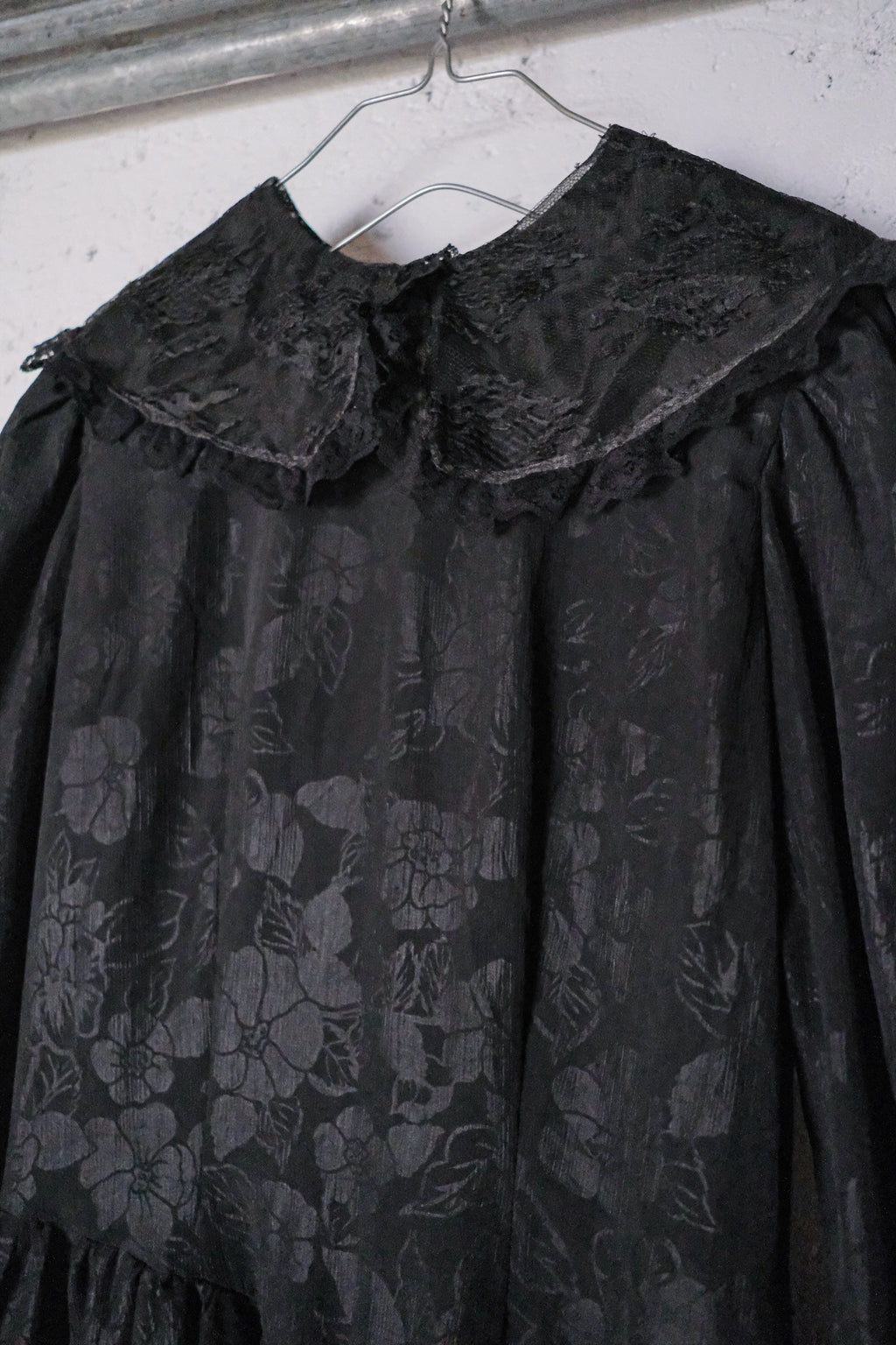 Vintage Lace long Sleeve Dress / 黑色蕾絲長袖洋裝