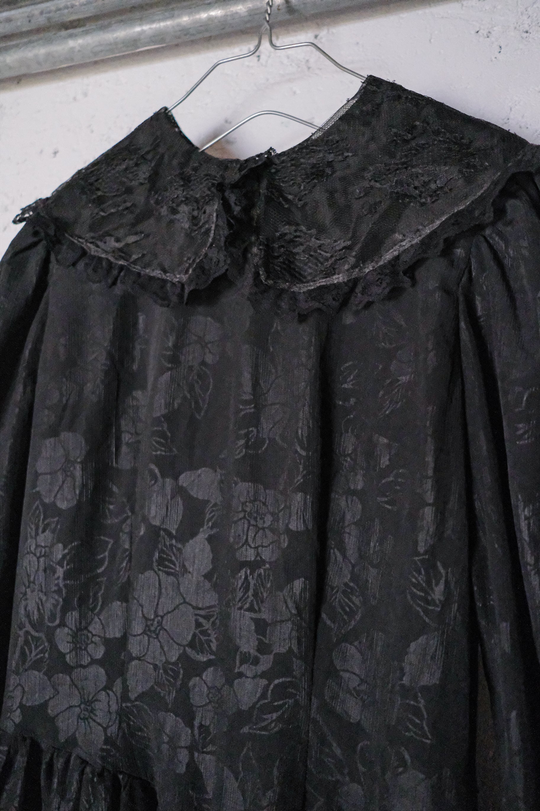 Vintage Lace long Sleeve Dress / 黑色蕾絲長袖洋裝