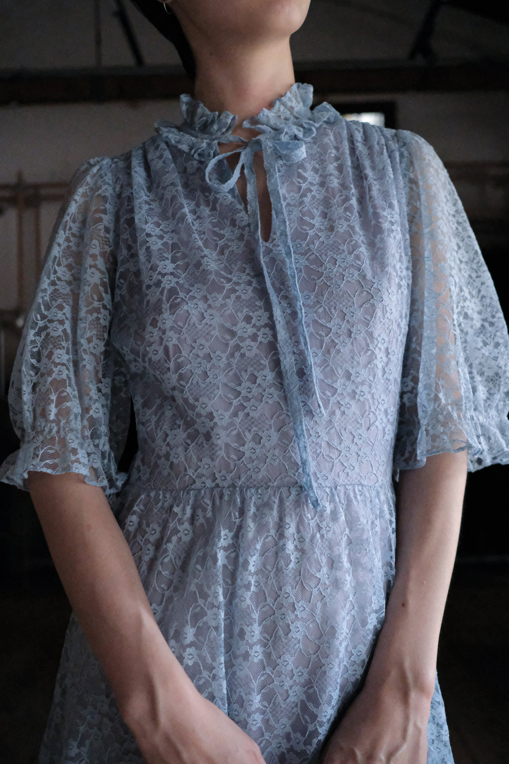 Vintage Lace Maxi Dress / 水波藍透膚蕾絲長裙