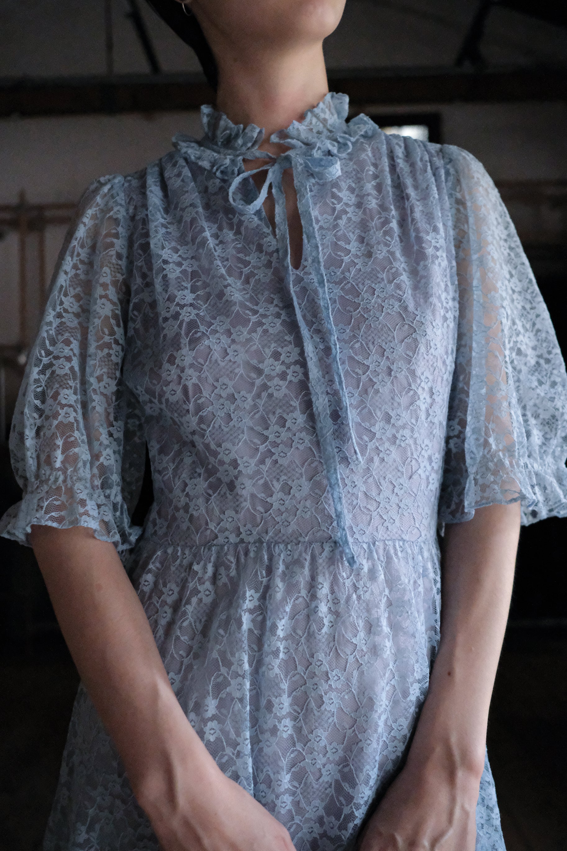 Vintage Lace Maxi Dress / 水波藍透膚蕾絲長裙