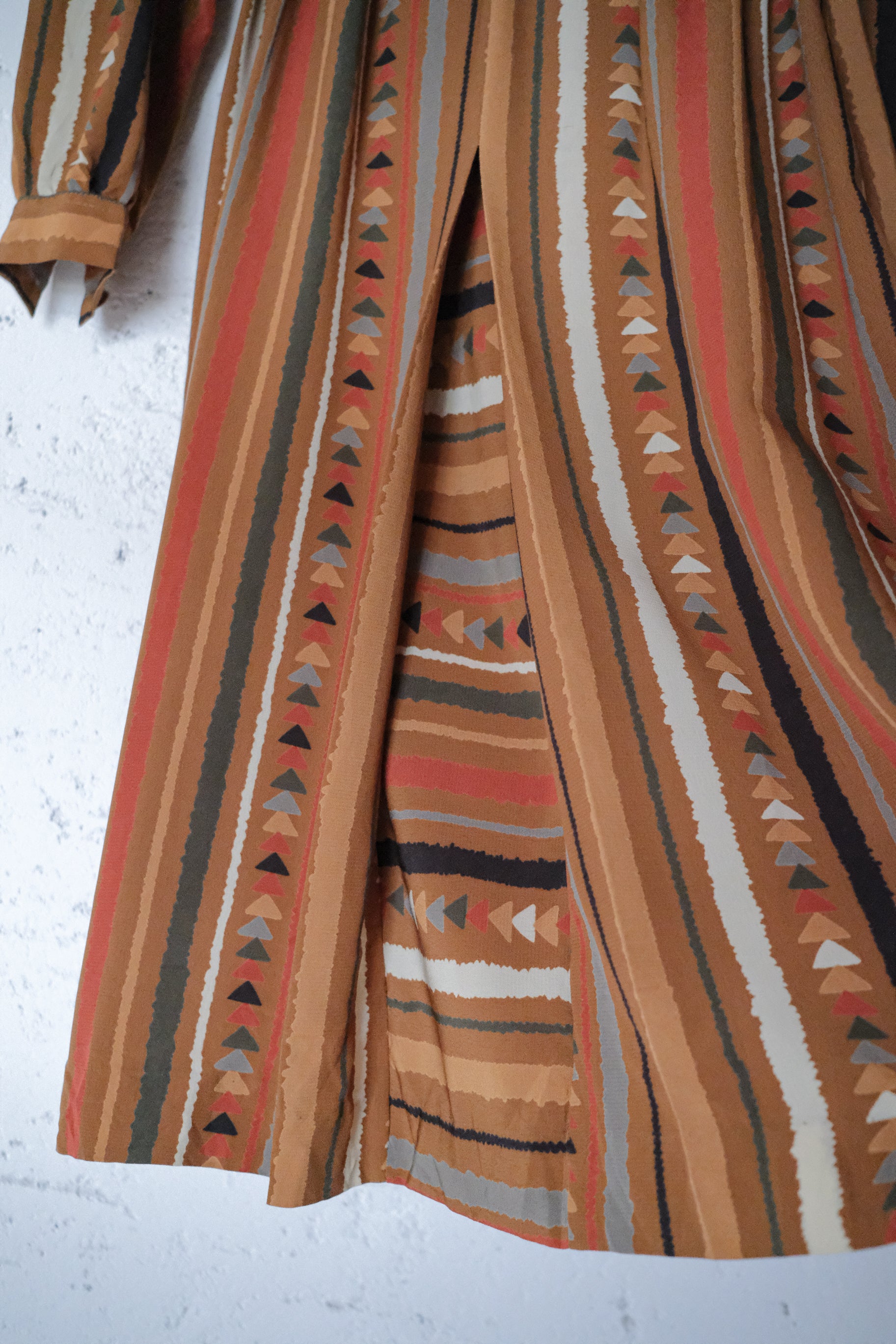 Vintage Print Dress / 棕糖色圖騰洋裝