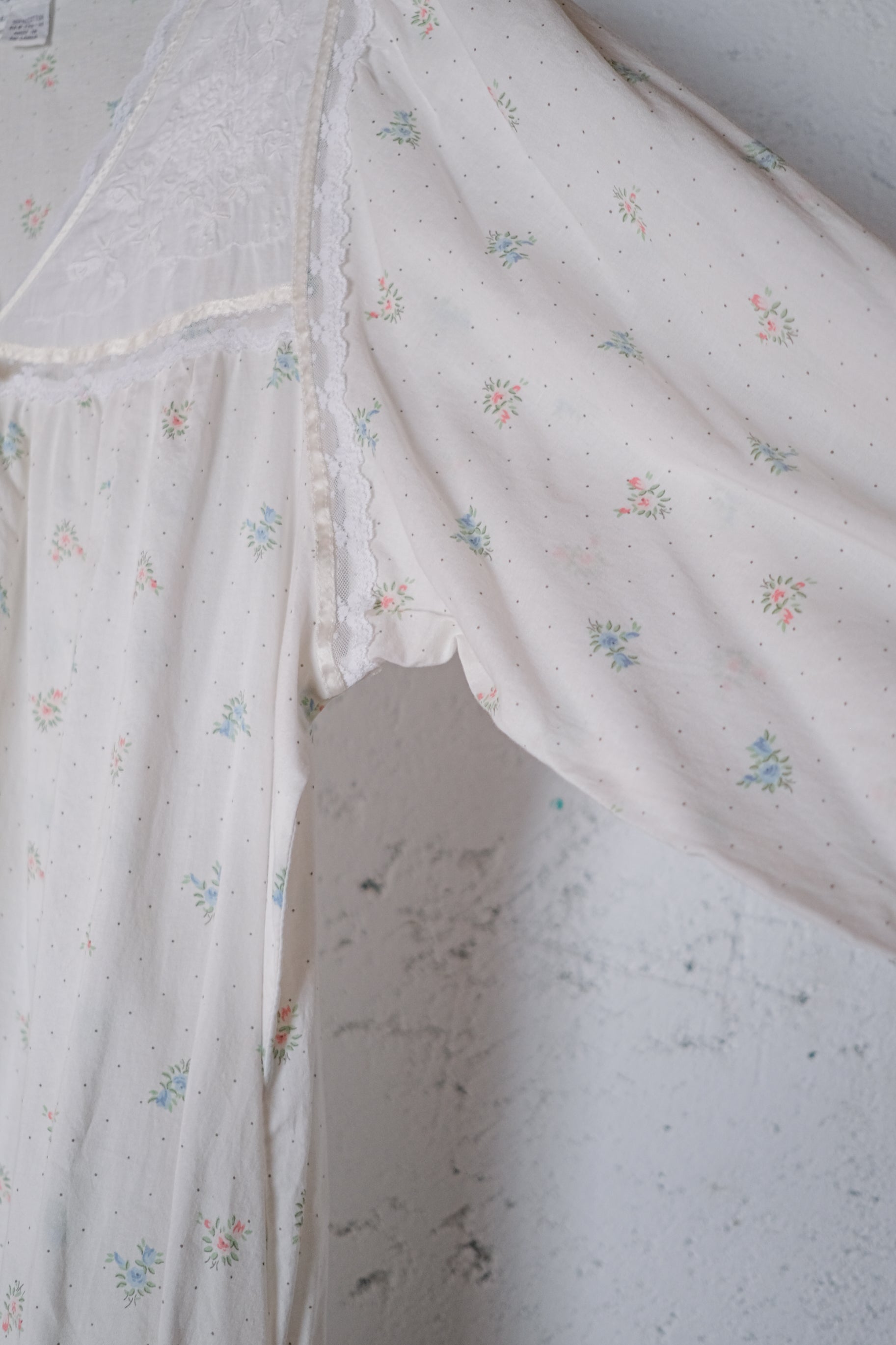 Vintage Night Dress / 碎花透膚V領睡衣洋裝