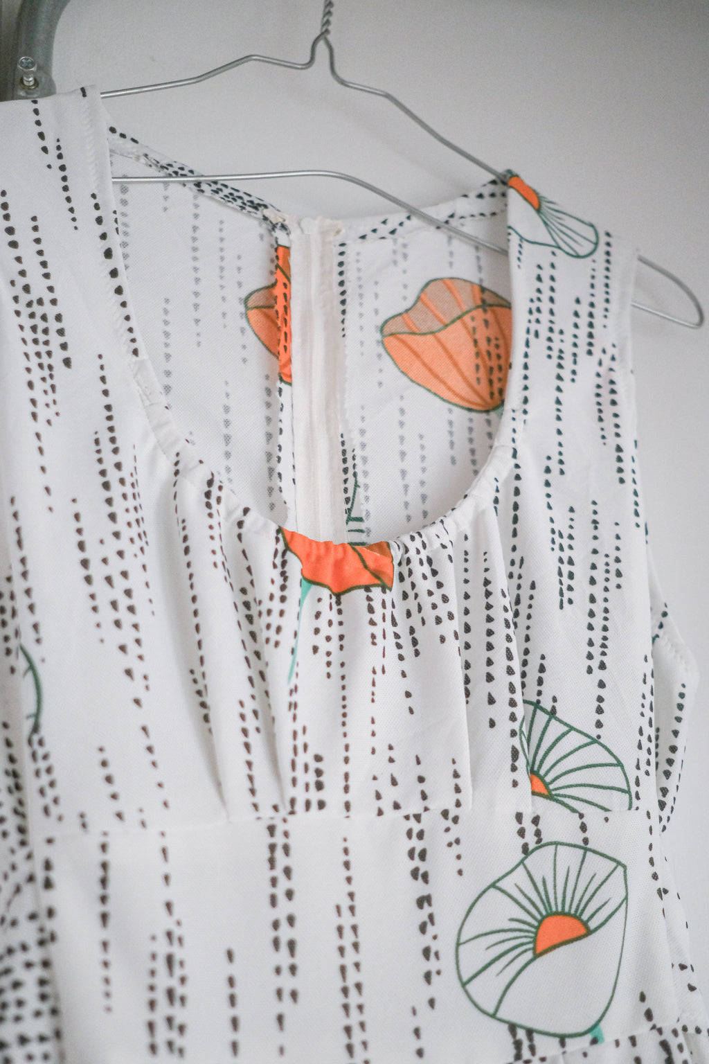 Vintage Floral Print White Sleeveless Dress / 古著嬉皮花卉綁帶洋裝