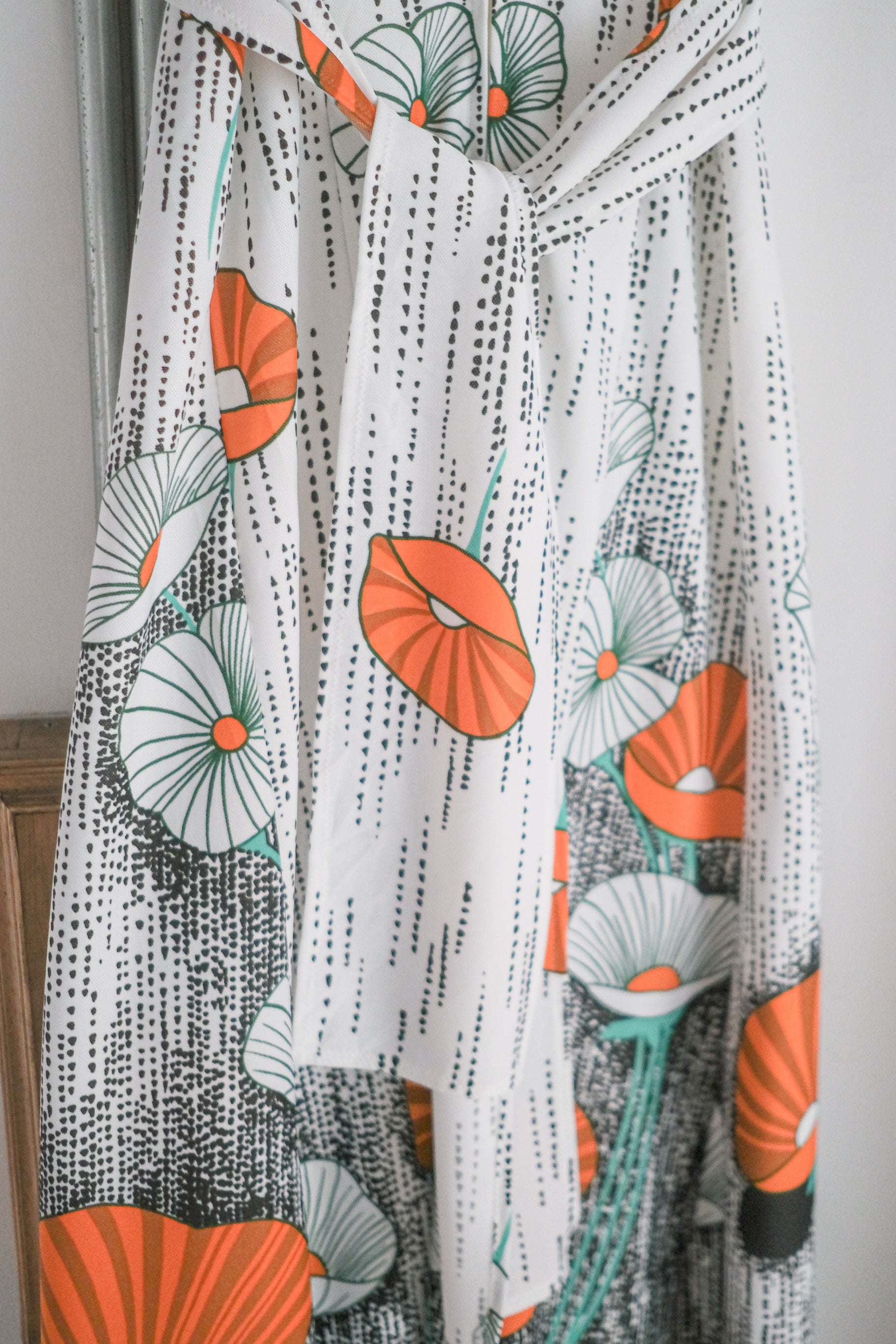 Vintage Floral Print White Sleeveless Dress / 古著嬉皮花卉綁帶洋裝