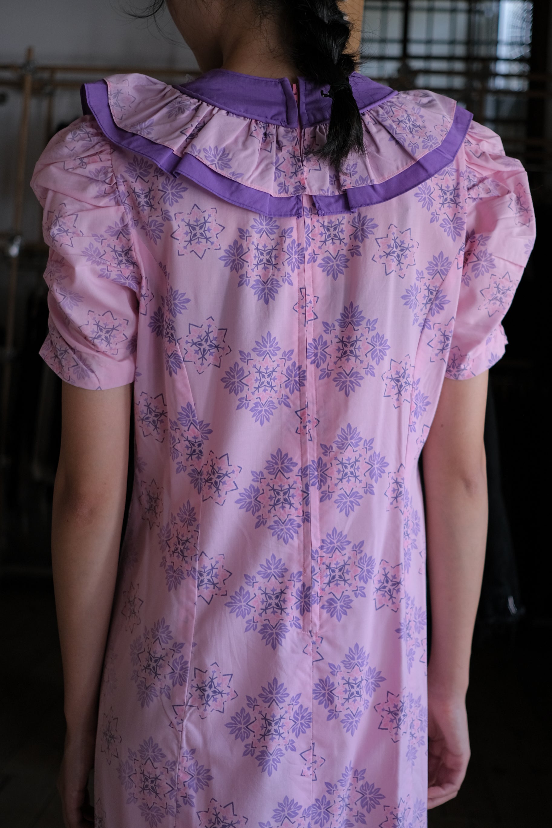 Vintage Ruffled Collar Hawaii Dress / 古著粉紫雪花荷葉領夏威夷洋裝