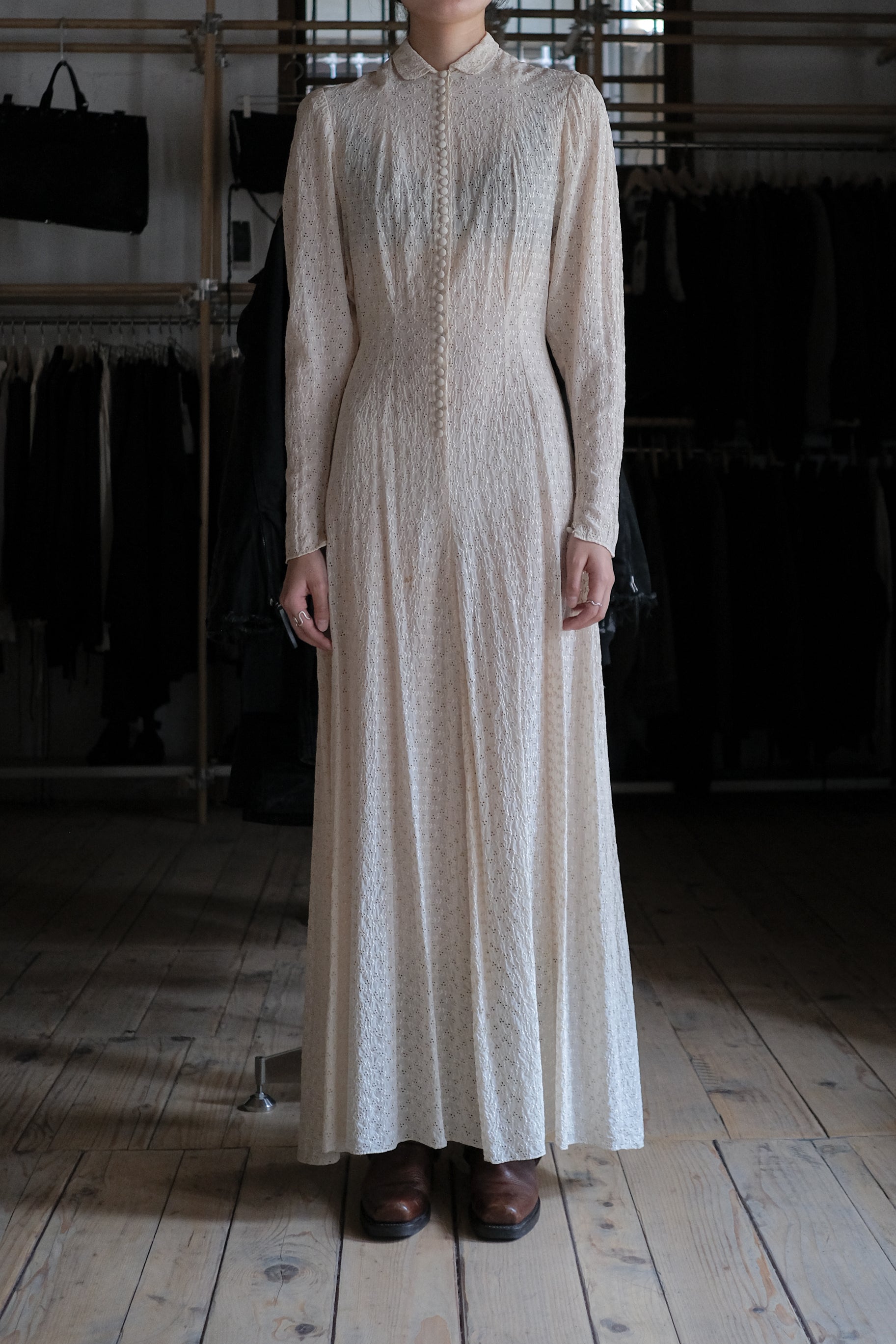 Vintage Pearl White Embroidered Eyelet Flowers Maxi Dress / 古著珍珠白鏤空刺繡花長洋裝