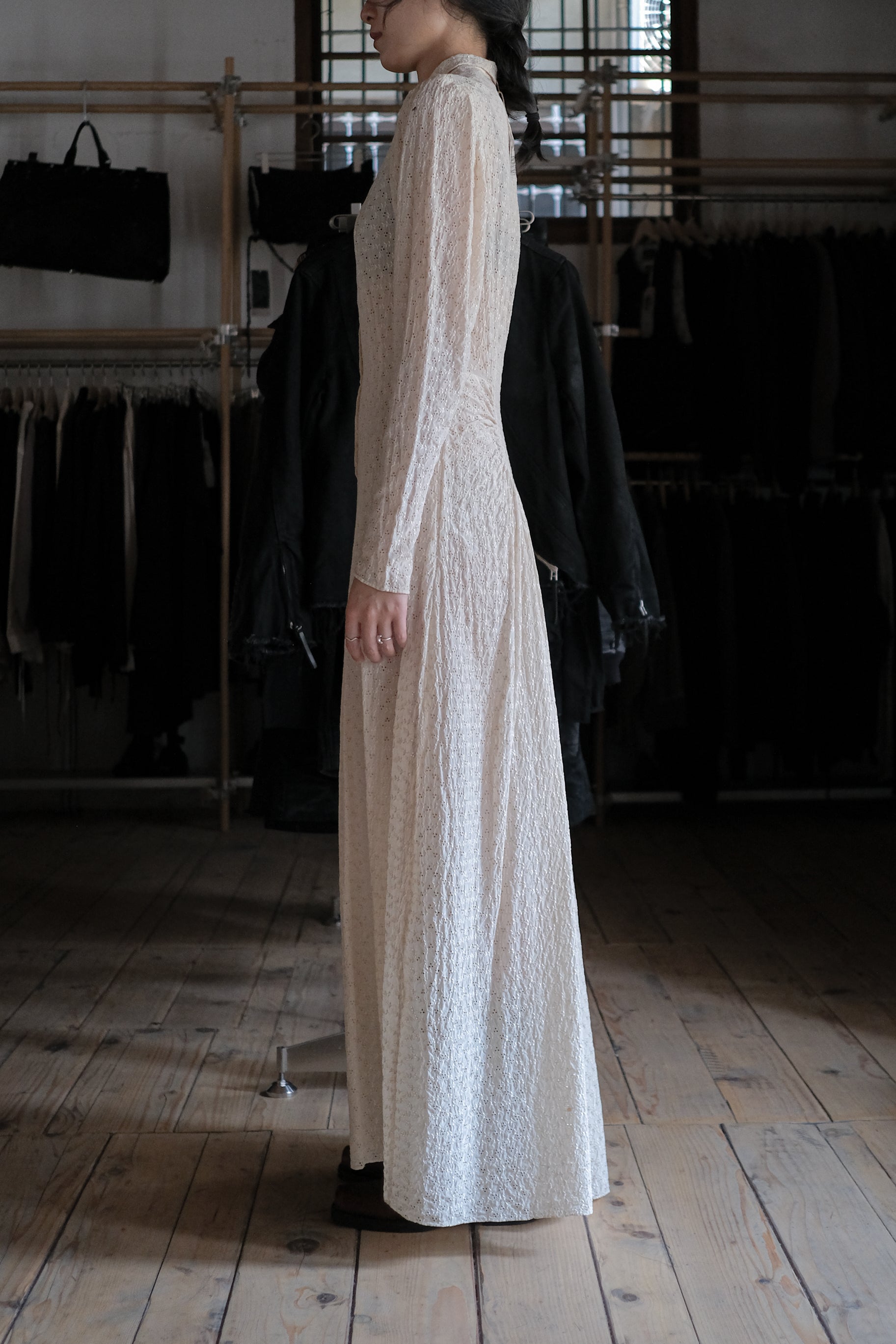 Vintage Pearl White Embroidered Eyelet Flowers Maxi Dress / 古著珍珠白鏤空刺繡花長洋裝