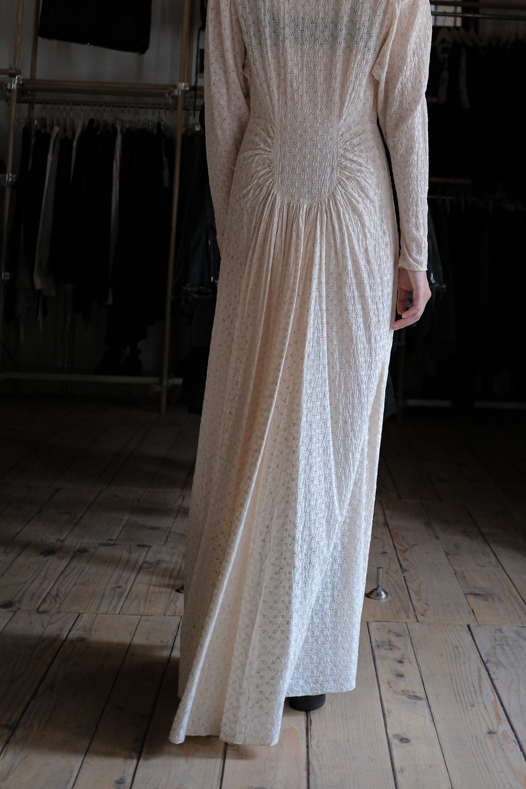 Vintage Pearl White Embroidered Eyelet Flowers Maxi Dress / 古著珍珠白鏤空刺繡花長洋裝