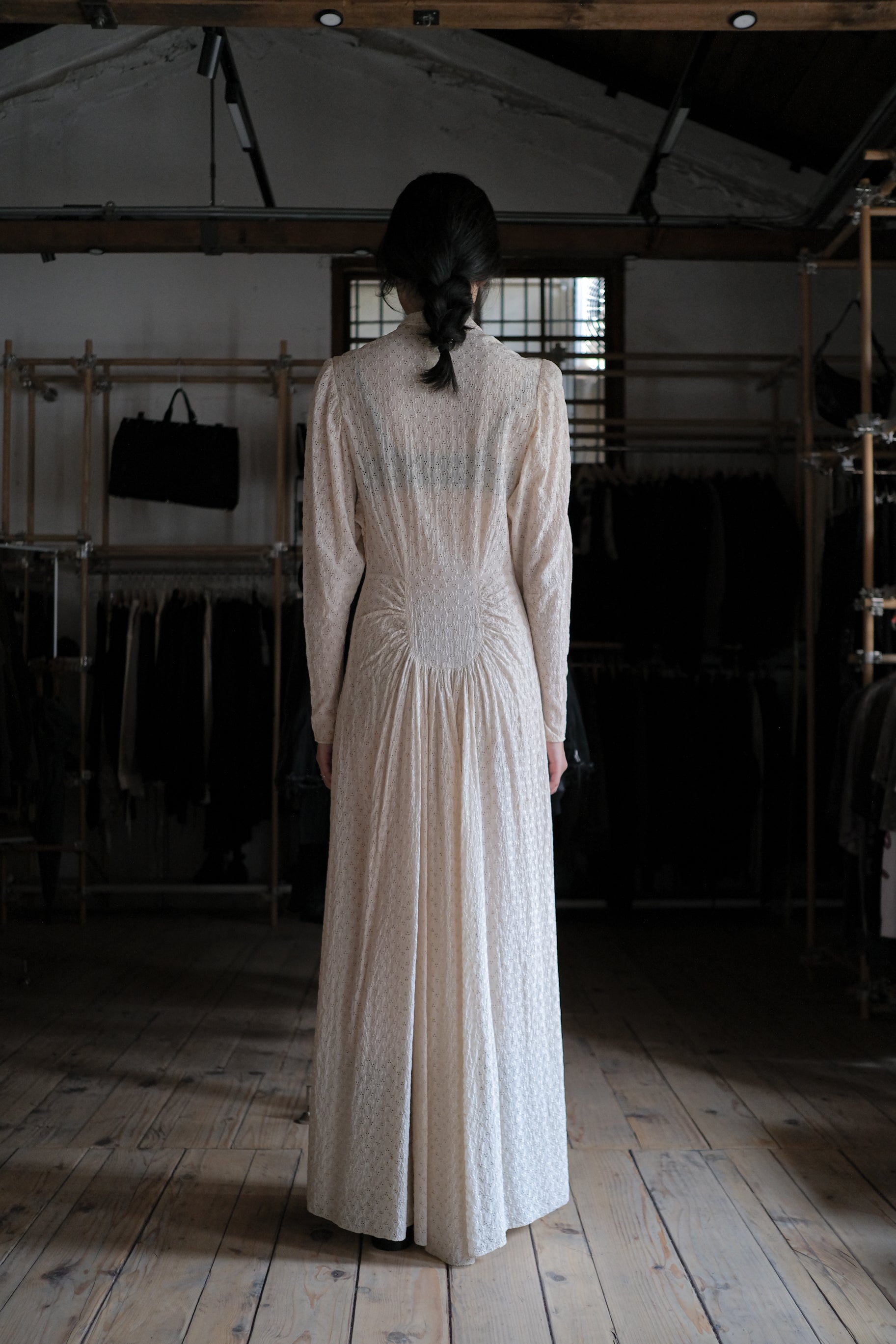Vintage Pearl White Embroidered Eyelet Flowers Maxi Dress / 古著珍珠白鏤空刺繡花長洋裝