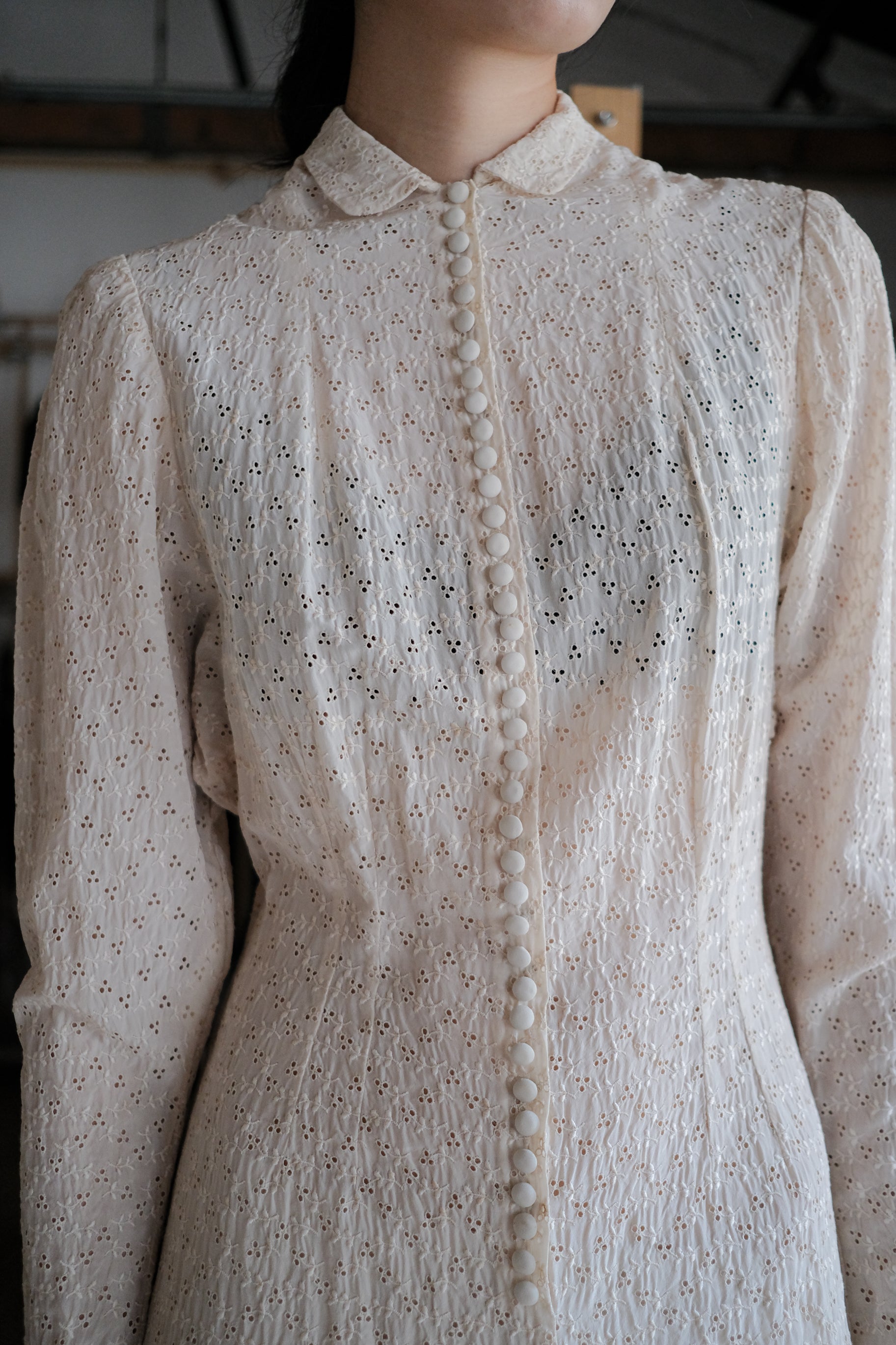 Vintage Pearl White Embroidered Eyelet Flowers Maxi Dress / 古著珍珠白鏤空刺繡花長洋裝