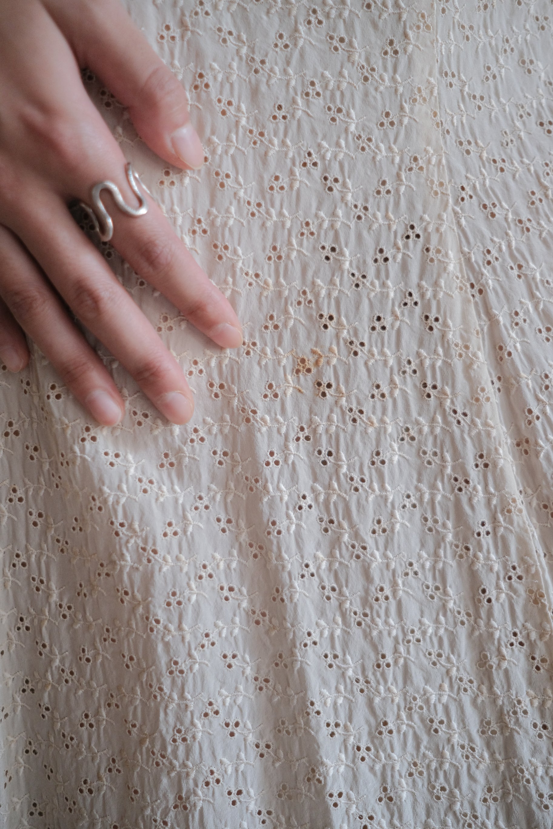 Vintage Pearl White Embroidered Eyelet Flowers Maxi Dress / 古著珍珠白鏤空刺繡花長洋裝