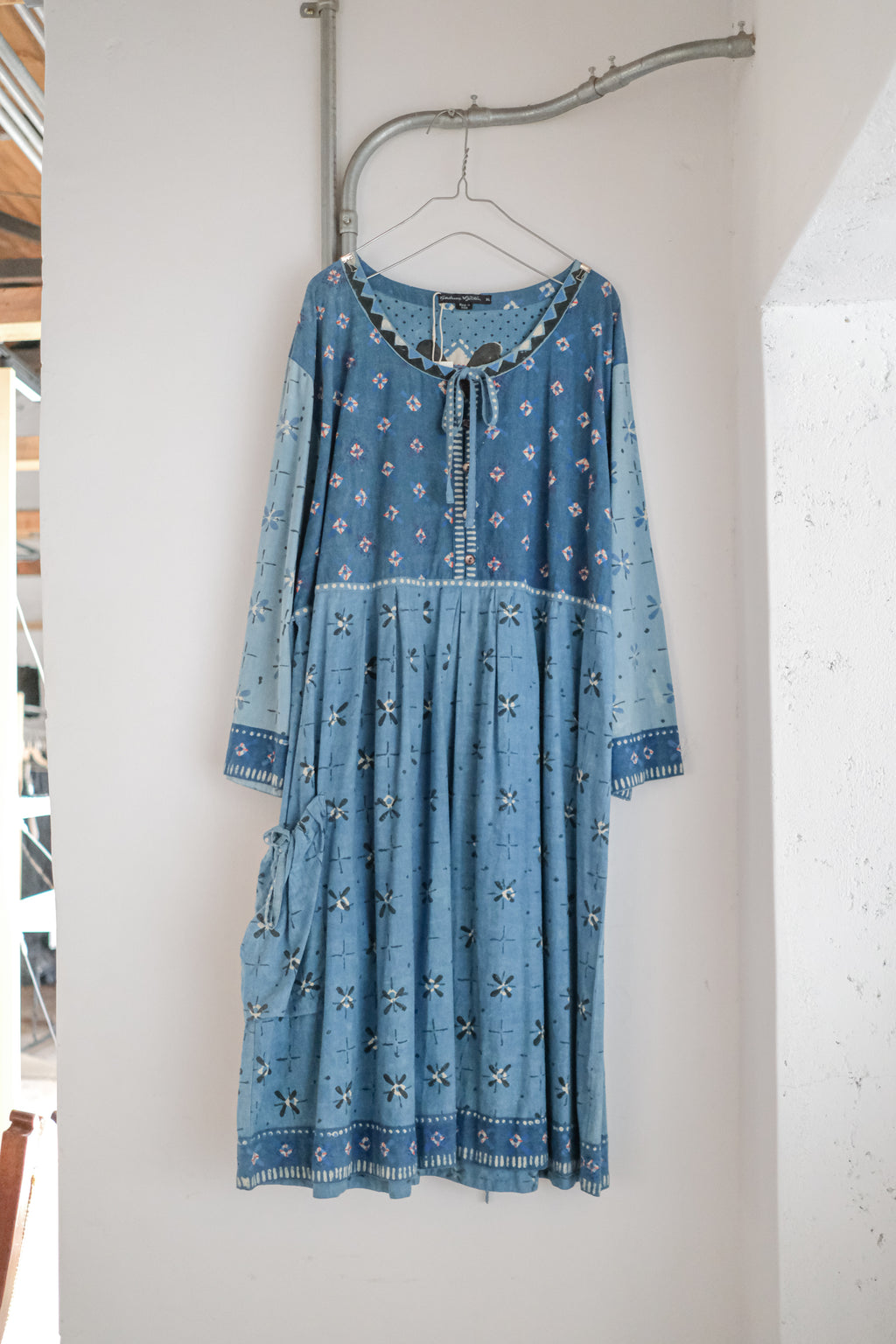 1990’s Indian Indigo Batik Embroidered Dress / 印度古著靛藍蠟染手刺繡洋裝