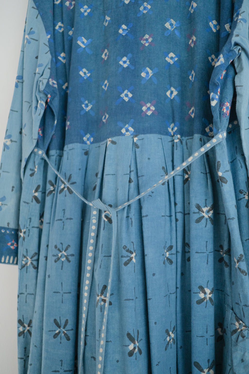 1990’s Indian Indigo Batik Embroidered Dress / 印度古著靛藍蠟染手刺繡洋裝