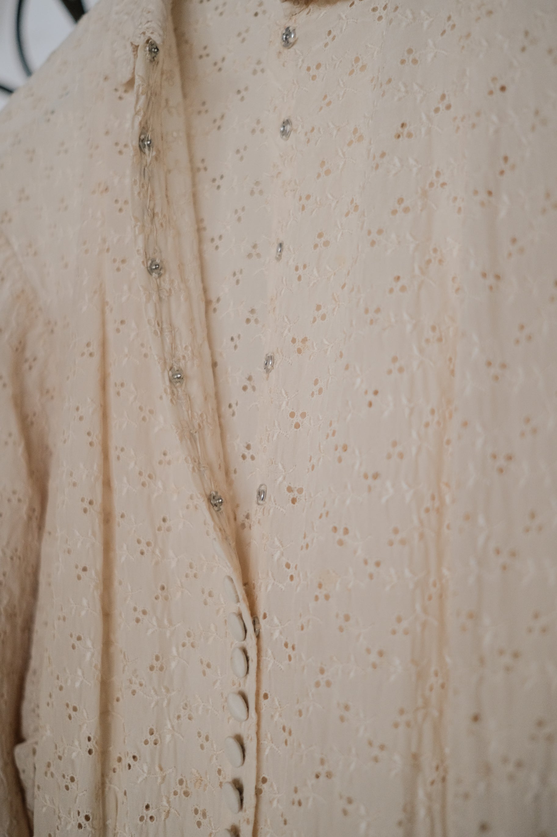 Vintage Pearl White Embroidered Eyelet Flowers Maxi Dress / 古著珍珠白鏤空刺繡花長洋裝