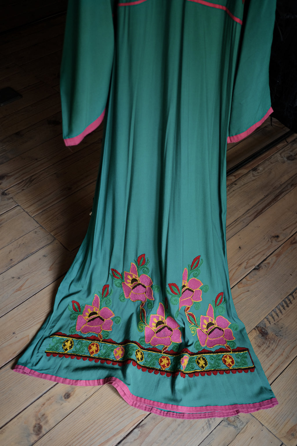 1980’s Egyptian Embroidered Kaftan / 埃及古著羽綠藍刺繡長袍
