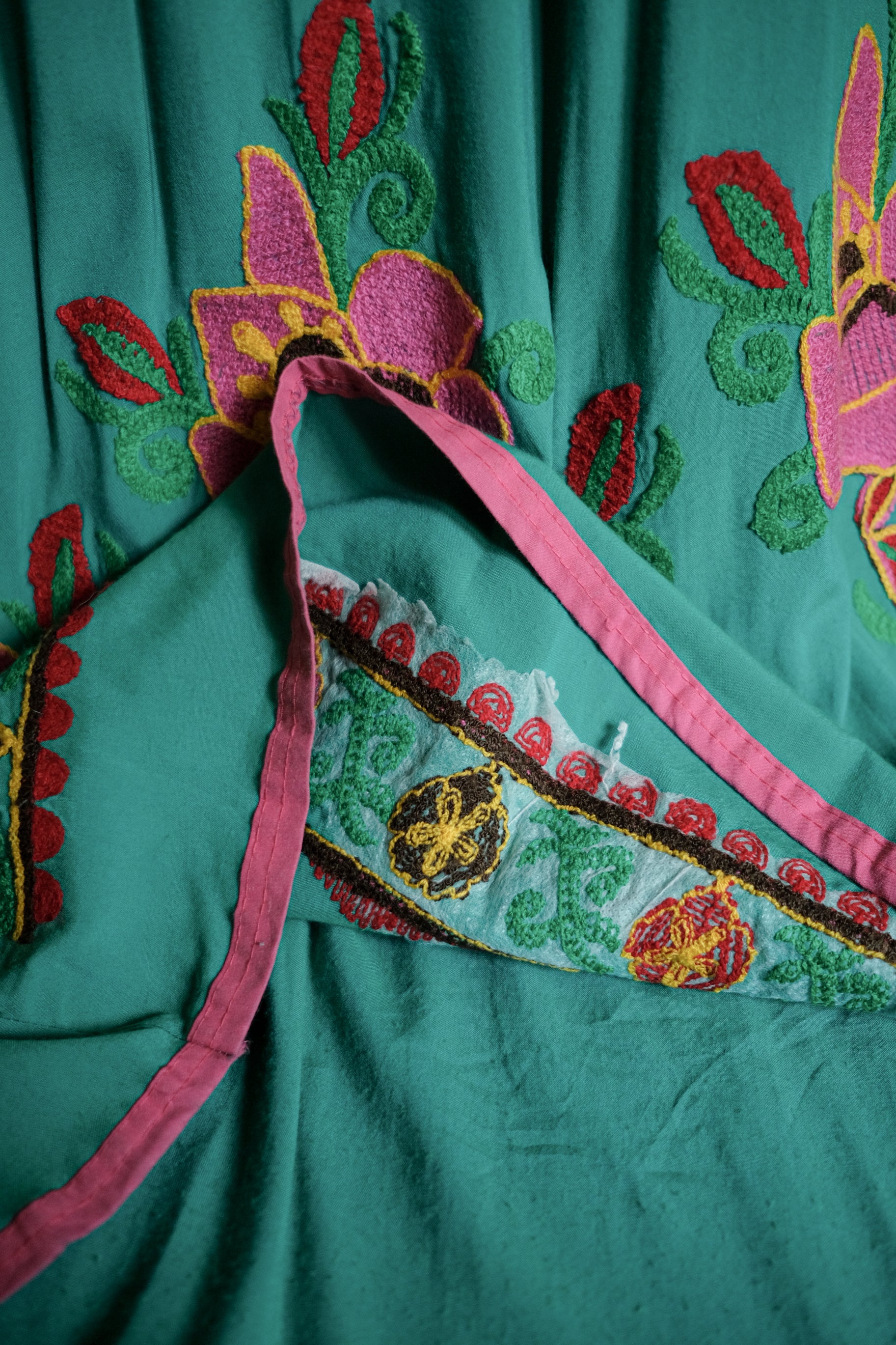 1980’s Egyptian Embroidered Kaftan / 埃及古著羽綠藍刺繡長袍