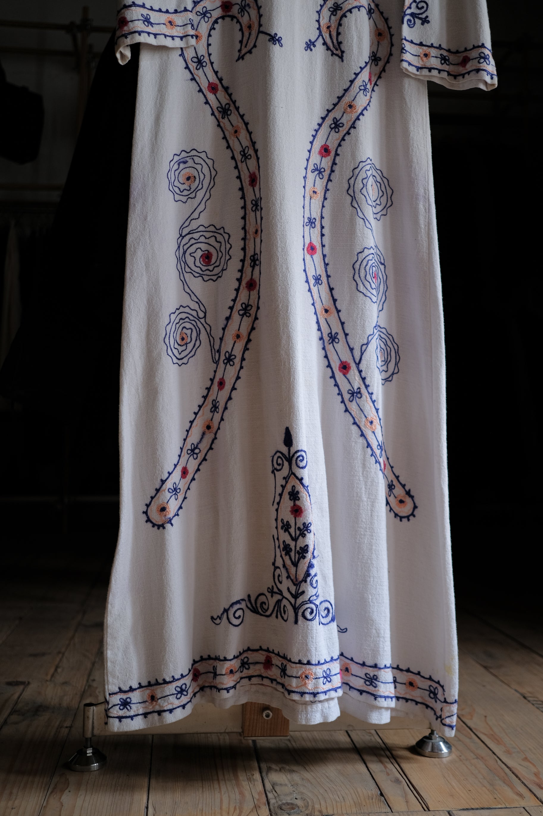 Vintage Indian Hand Embroidered Cotton Gauze Folk Kaftan / 印度古著手刺繡棉紗民族長袍