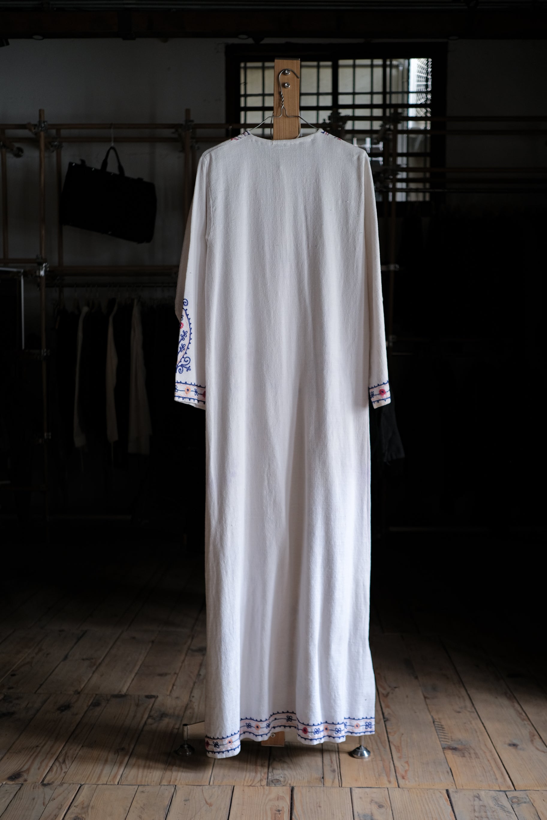 Vintage Indian Hand Embroidered Cotton Gauze Folk Kaftan / 印度古著手刺繡棉紗民族長袍