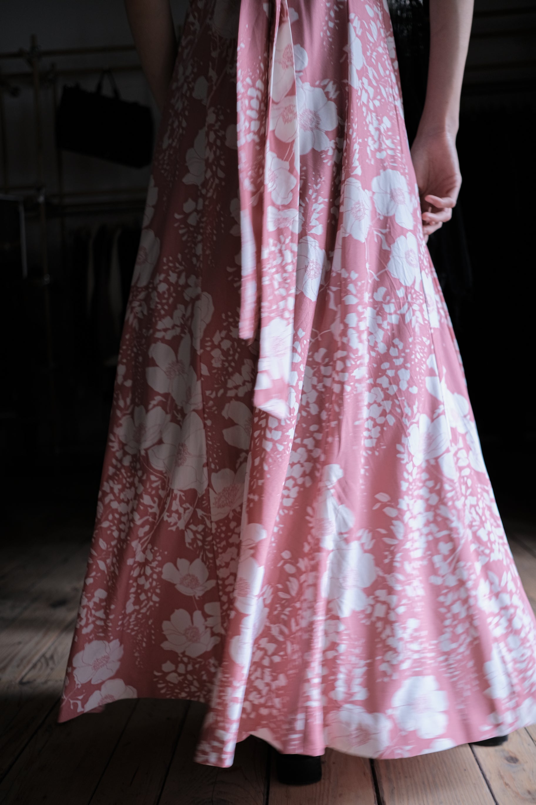 1970s Floral Flutter Sleeve Maxi Dress / 古著花卉荷葉袖長裙