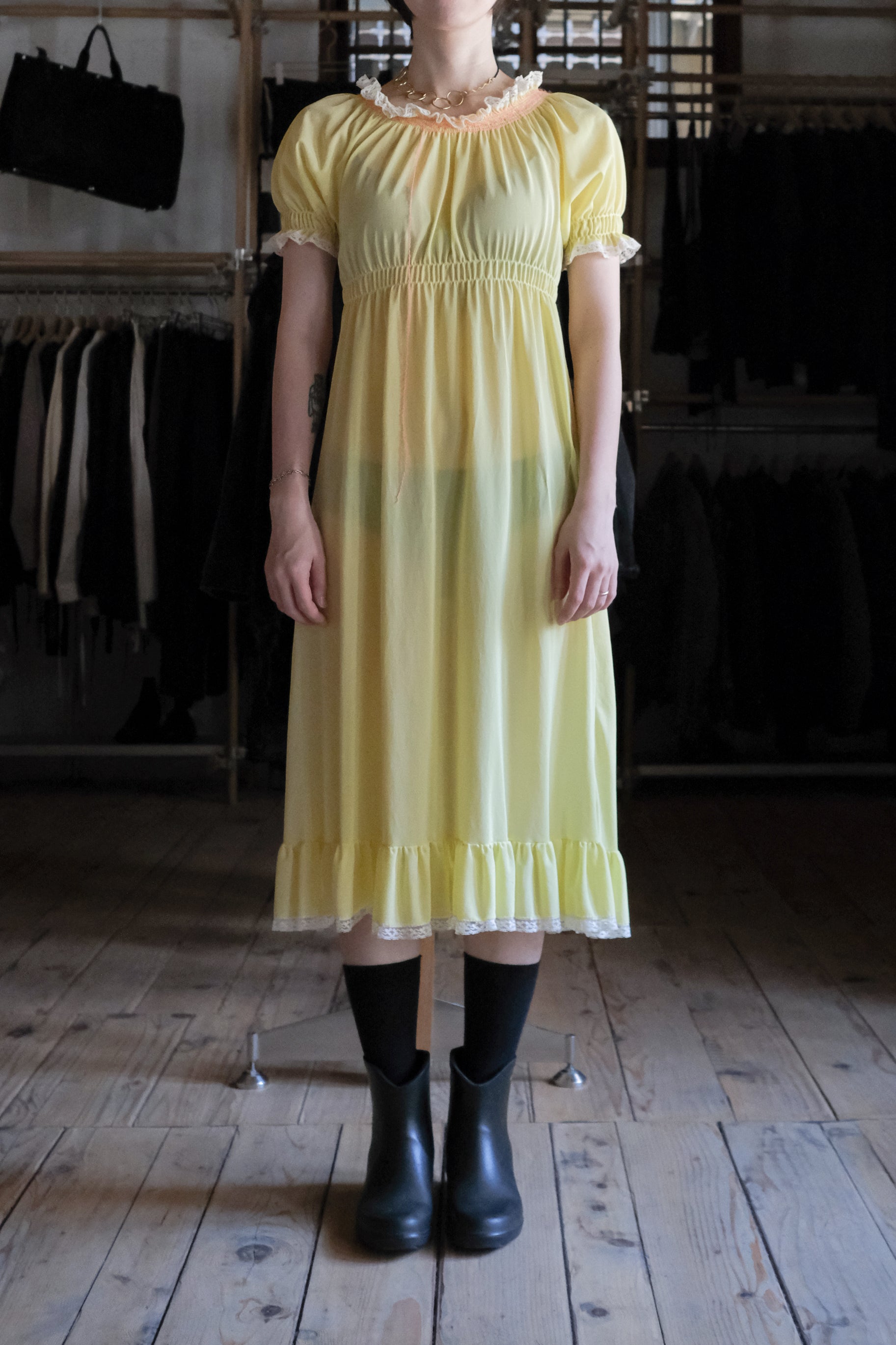 Vintage Pastel Yellow Nylon Peignoir Nightgown / 古著鵝絨黃蕾絲飾邊復古睡衣洋裝