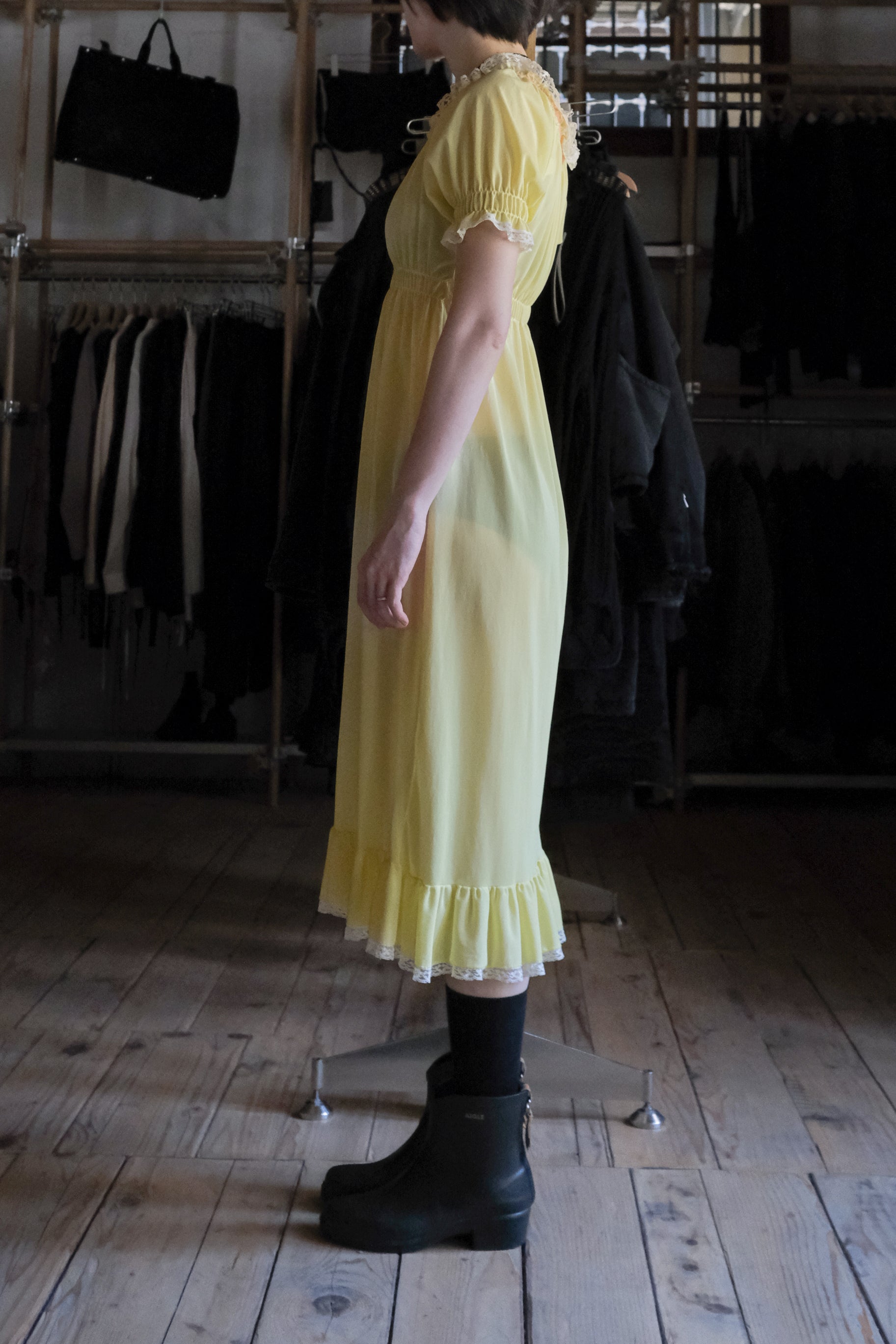 Vintage Pastel Yellow Nylon Peignoir Nightgown / 古著鵝絨黃蕾絲飾邊復古睡衣洋裝