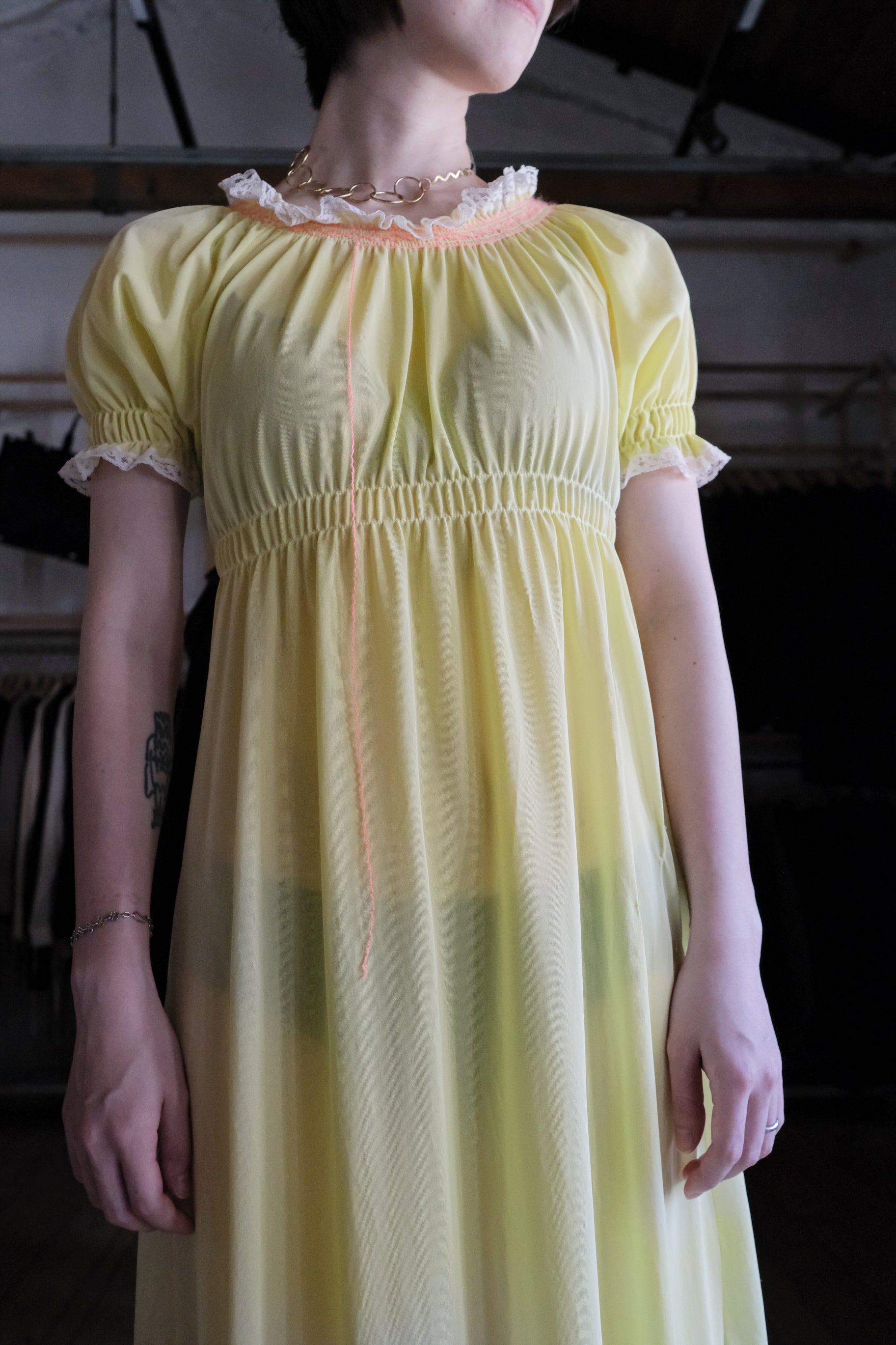 Vintage Pastel Yellow Nylon Peignoir Nightgown / 古著鵝絨黃蕾絲飾邊復古睡衣洋裝