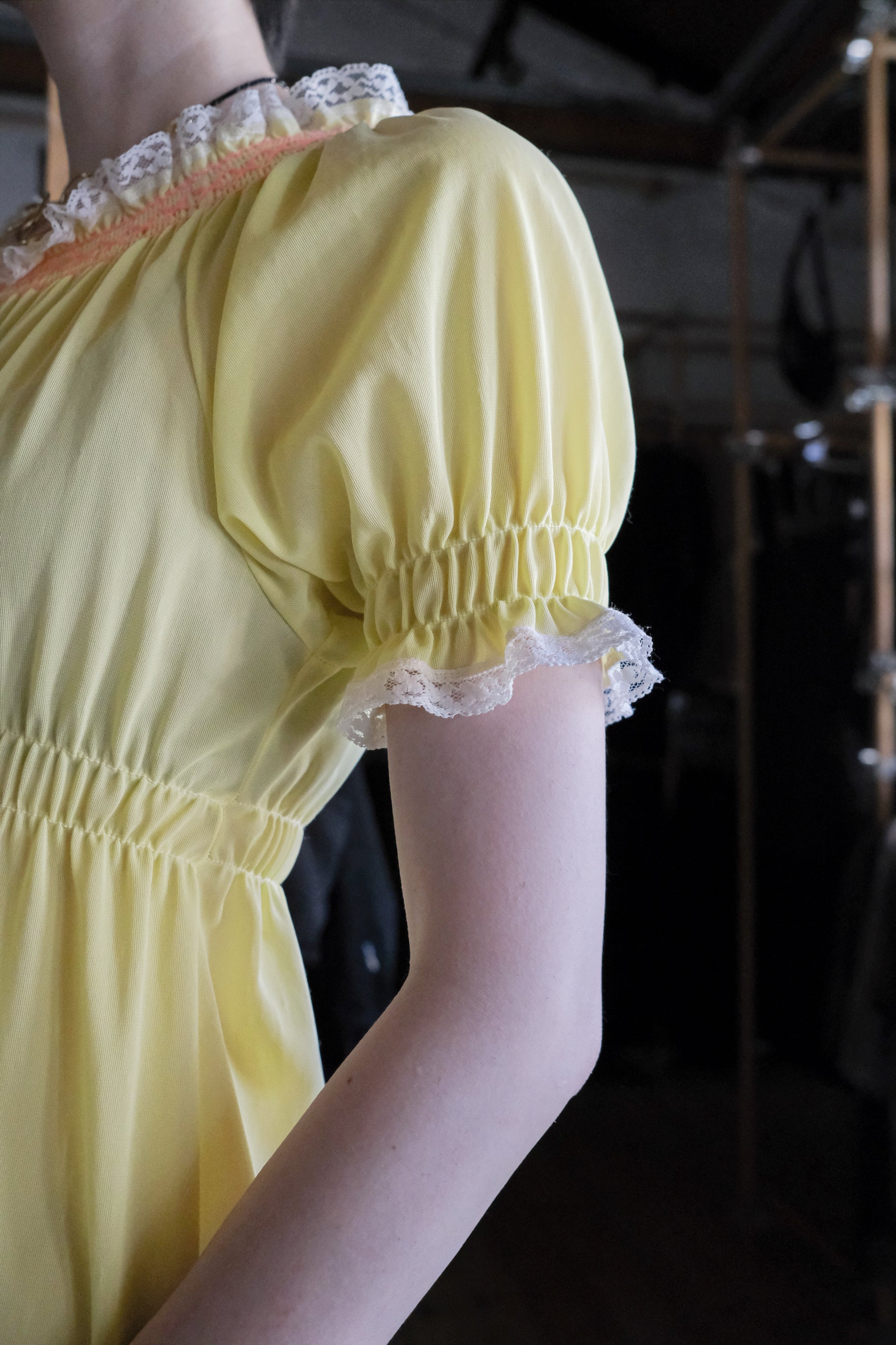 Vintage Pastel Yellow Nylon Peignoir Nightgown / 古著鵝絨黃蕾絲飾邊復古睡衣洋裝