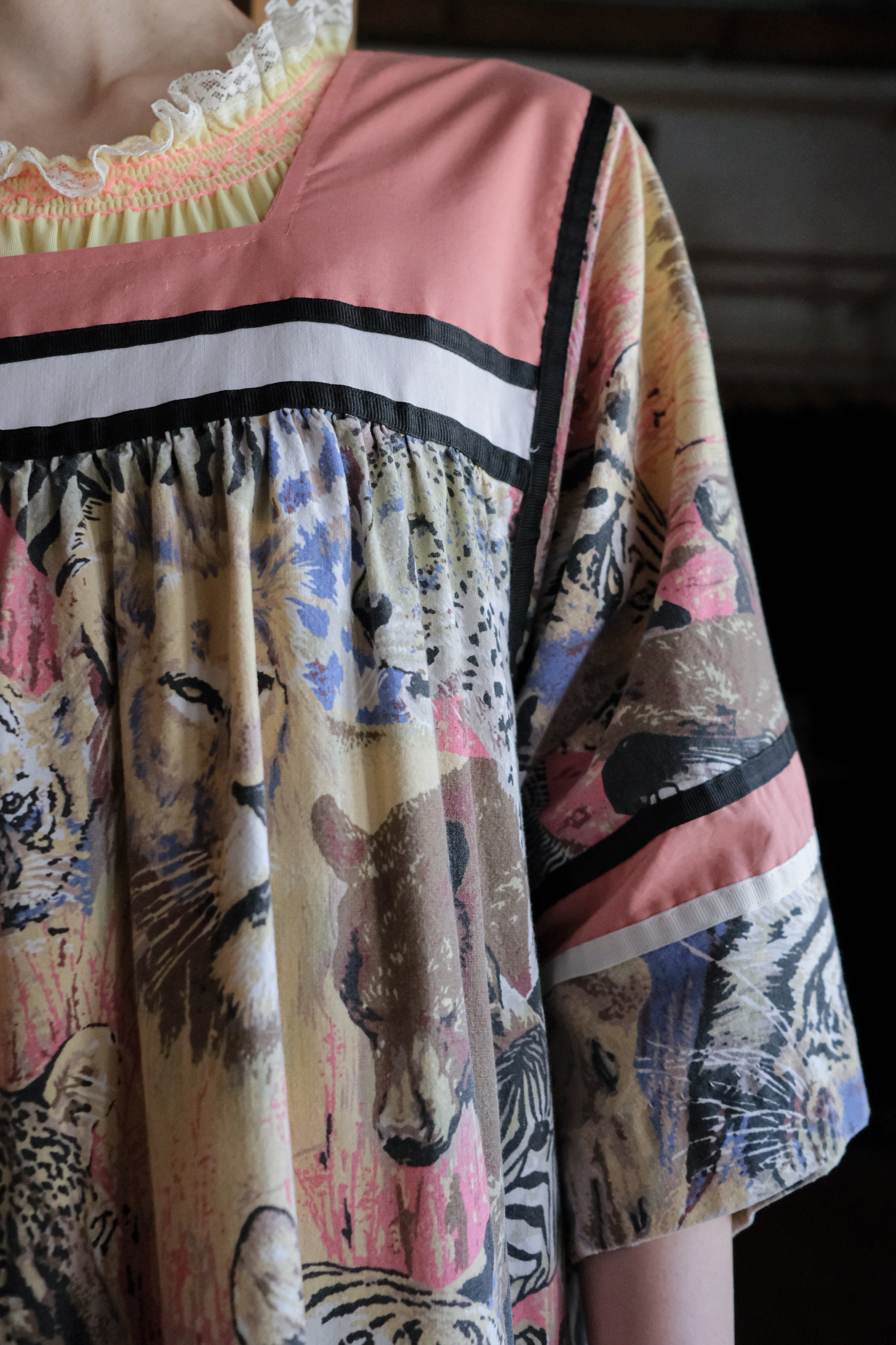 Vintage Animal Safari Graphic Print Muumuu Dress / 古著叢林萬獸印花穆穆洋裝