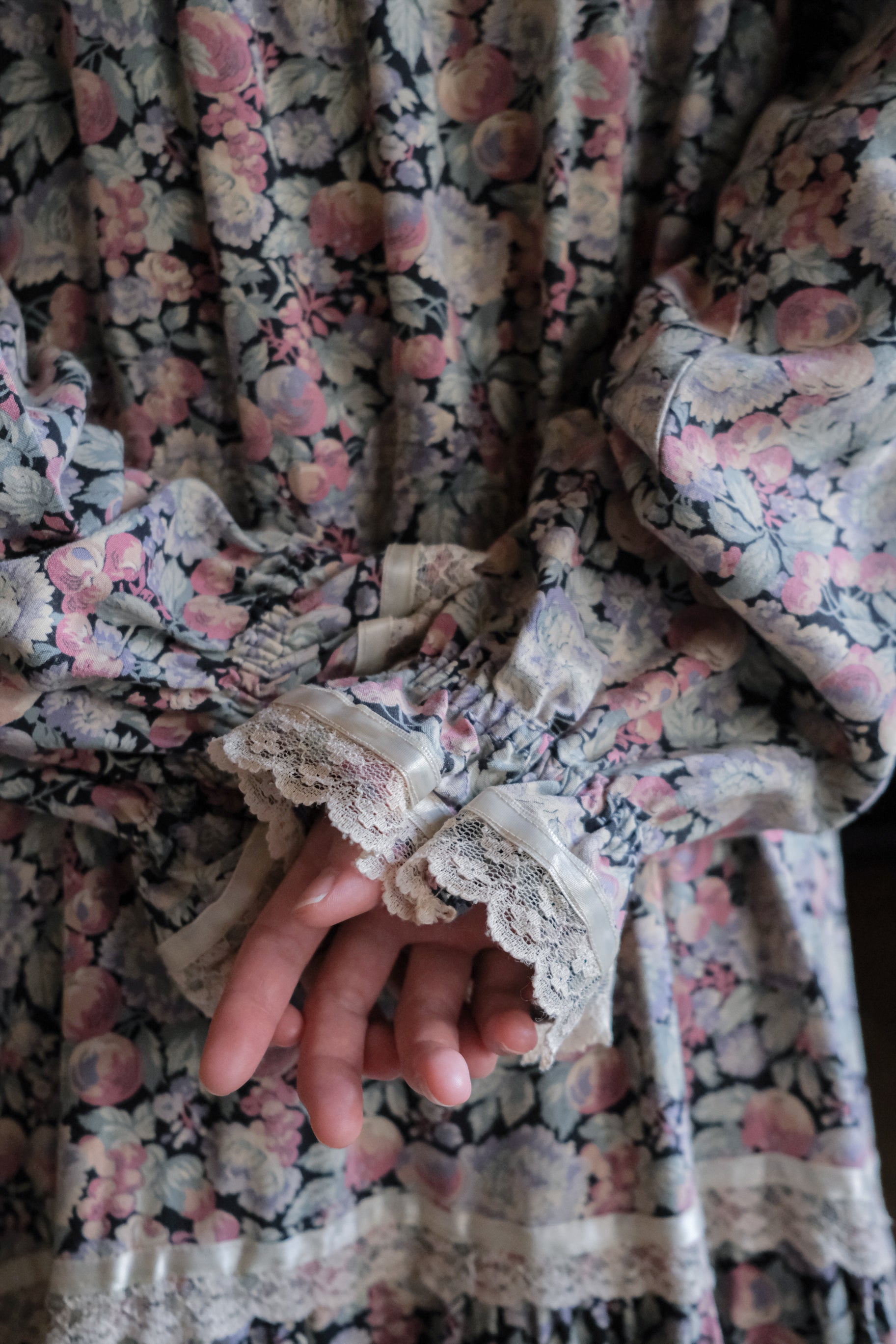 Vintage Floral Lace-Trimmed Prairie Dress / 古著碎花蕾絲拼接草原長洋裝