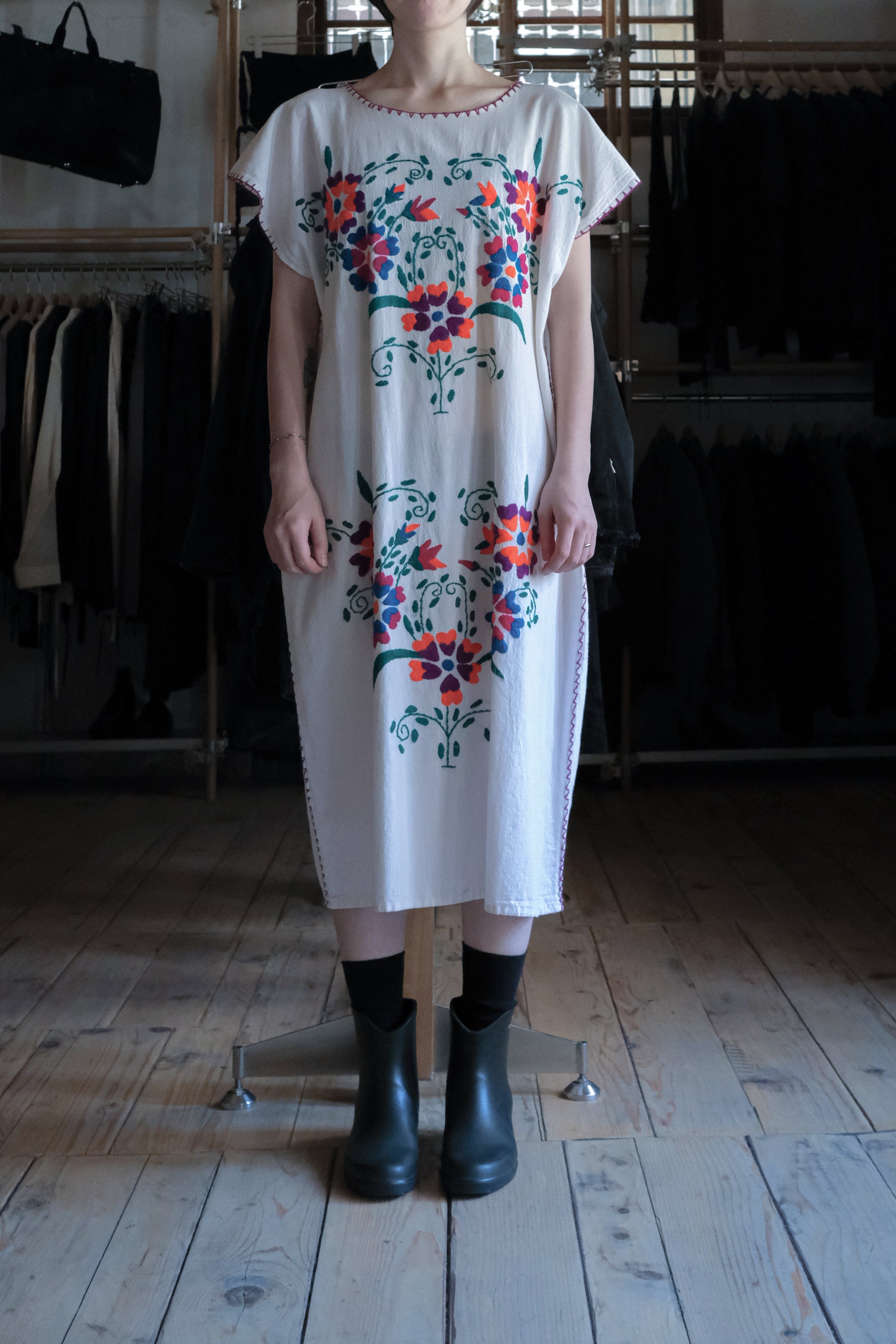 Vintage Hand Embroidered Mexican Huipil Dress / 墨西哥古著刺繡罩衫