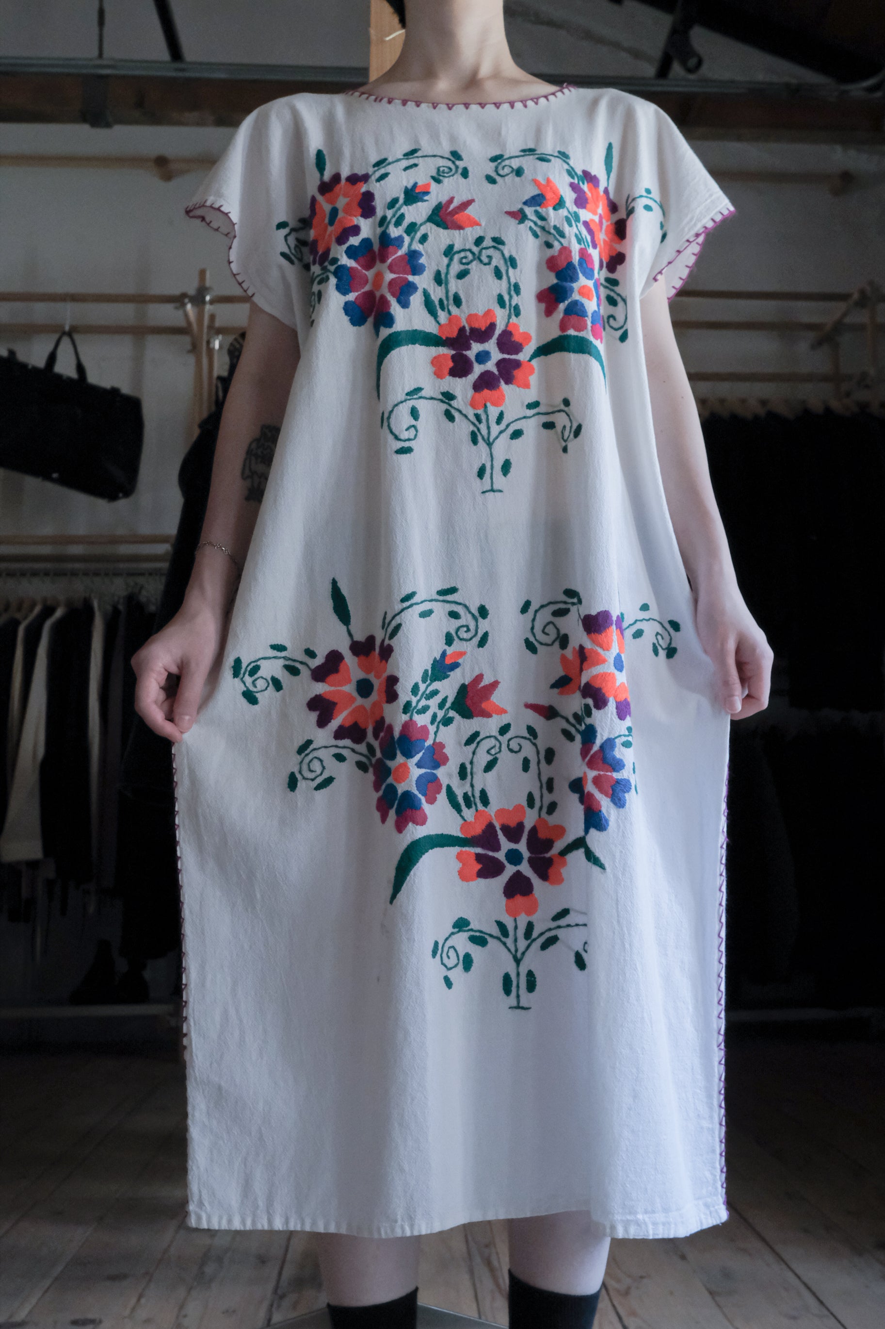 Vintage Hand Embroidered Mexican Huipil Dress / 墨西哥古著刺繡罩衫