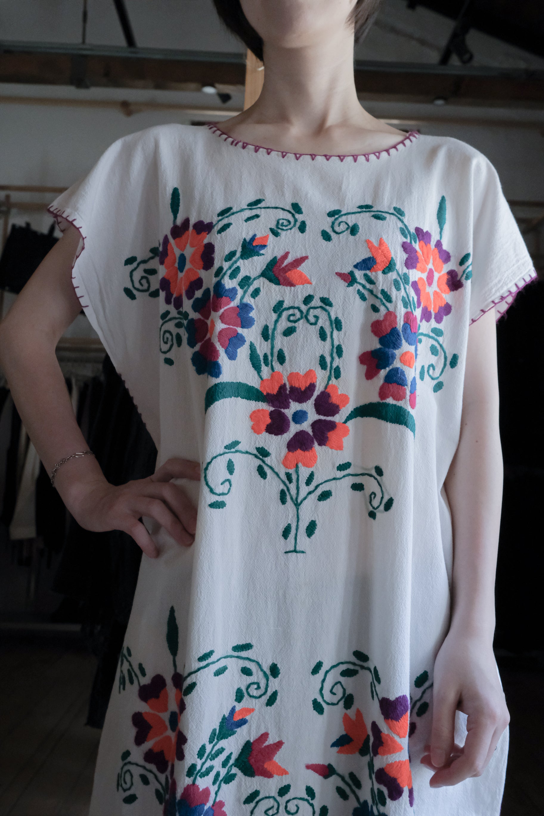 Vintage Hand Embroidered Mexican Huipil Dress / 墨西哥古著刺繡罩衫