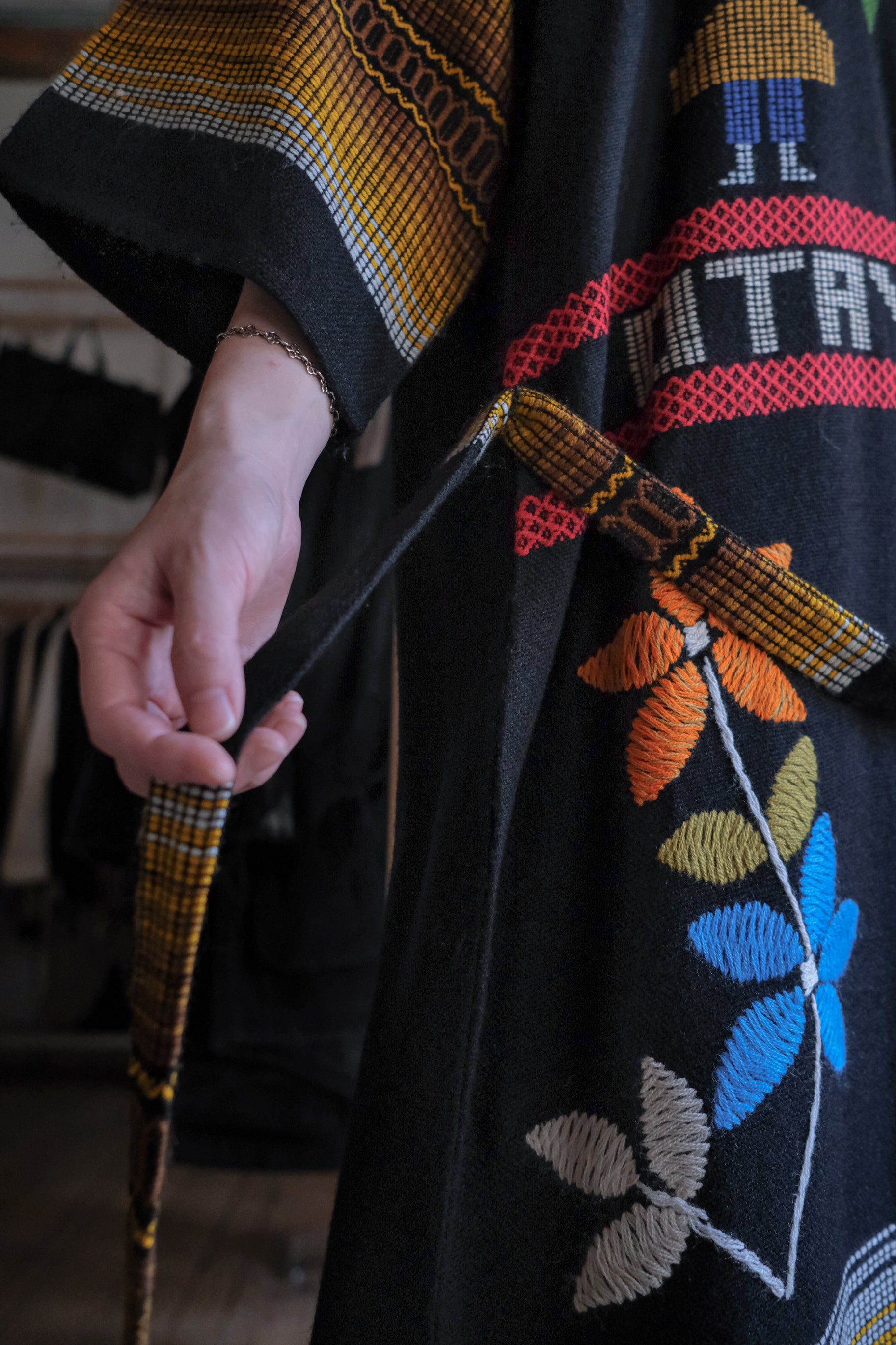 Mexican Vintage Cross-Stitch Huipil Belted Kaftan / 墨西哥古著十字繡綁帶長袍