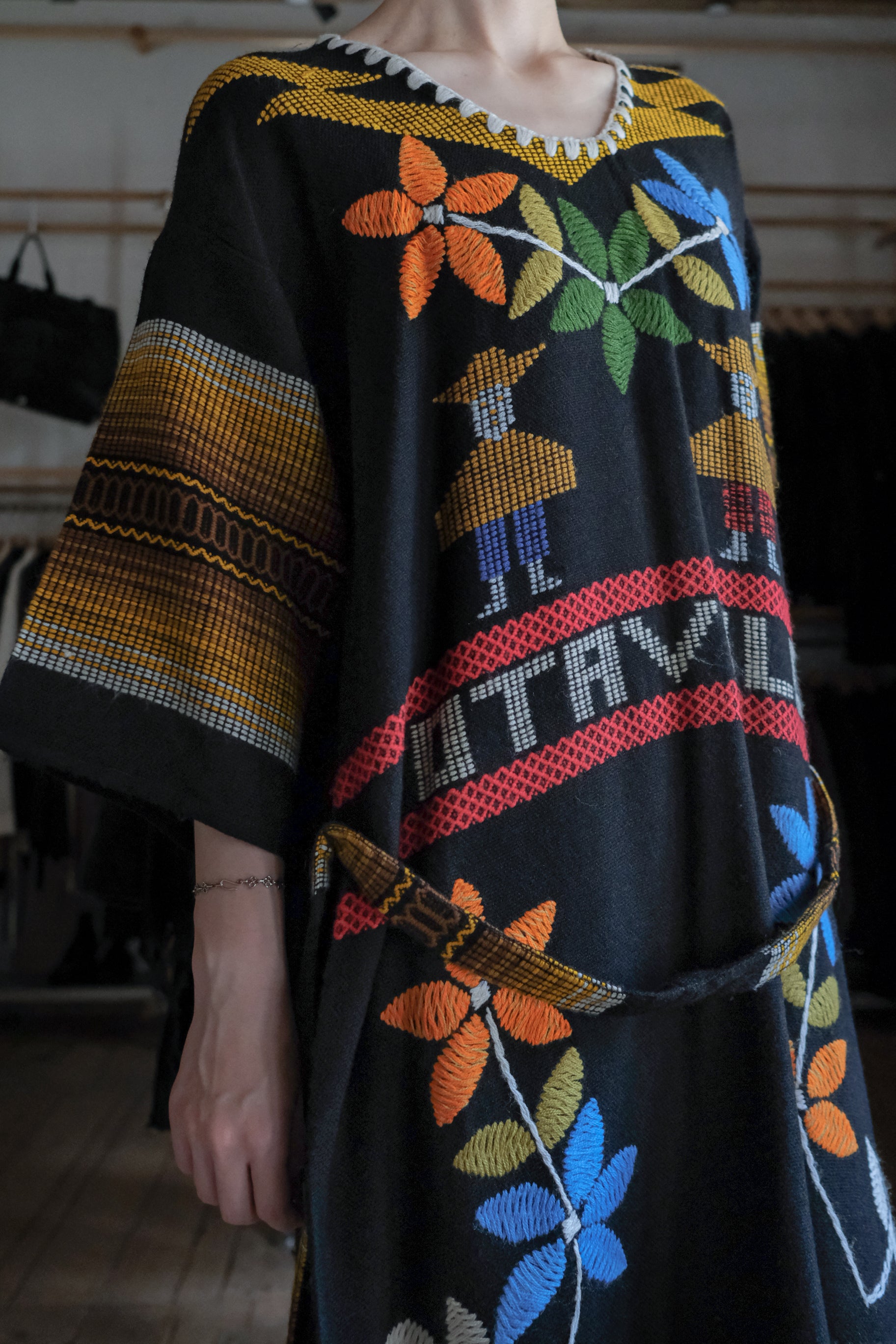 Mexican Vintage Cross-Stitch Huipil Belted Kaftan / 墨西哥古著十字繡綁帶長袍