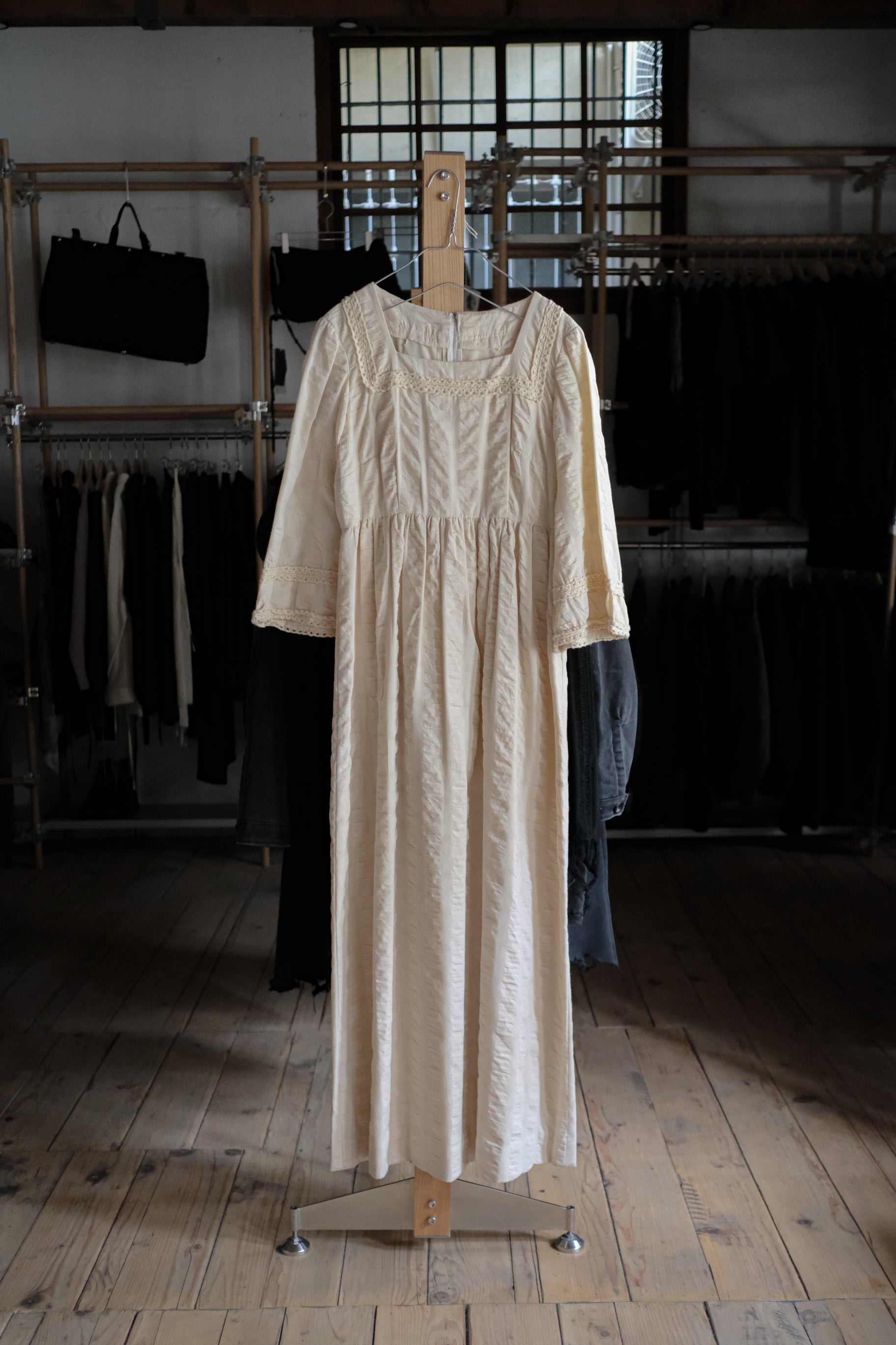 1960-1970's Cream Lace-Trimmed Pintuck Empire Waist Maxi Dress / 古著奶油白方領蕾絲絎縫帝國高腰長洋裝