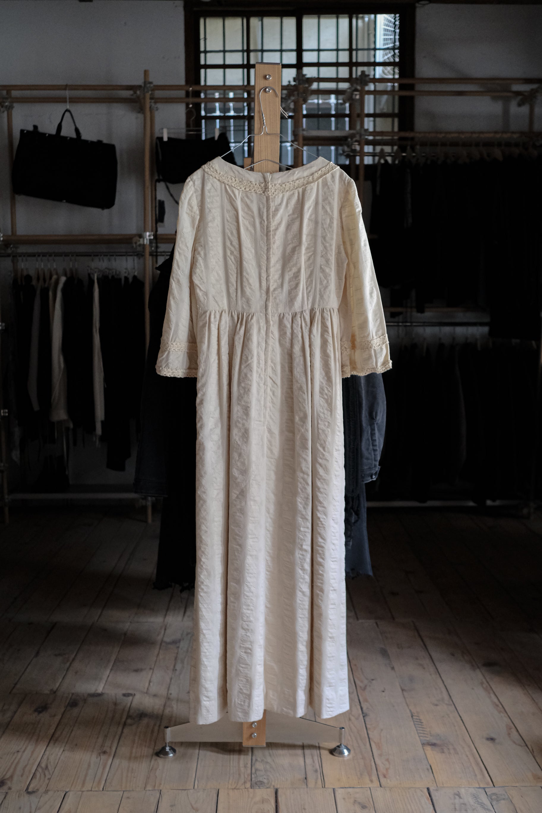 1960-1970's Cream Lace-Trimmed Pintuck Empire Waist Maxi Dress / 古著奶油白方領蕾絲絎縫帝國高腰長洋裝