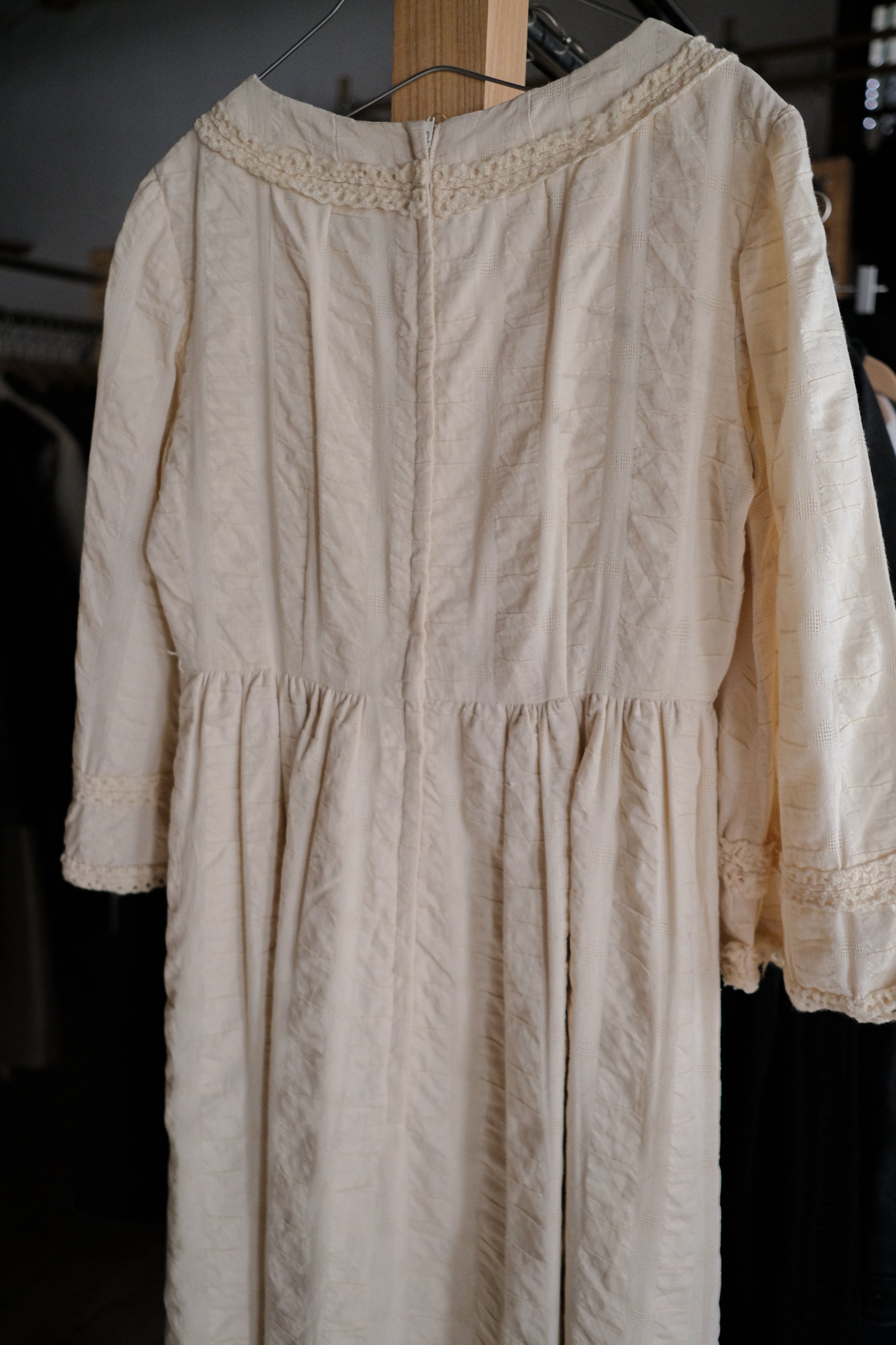 1960-1970's Cream Lace-Trimmed Pintuck Empire Waist Maxi Dress / 古著奶油白方領蕾絲絎縫帝國高腰長洋裝