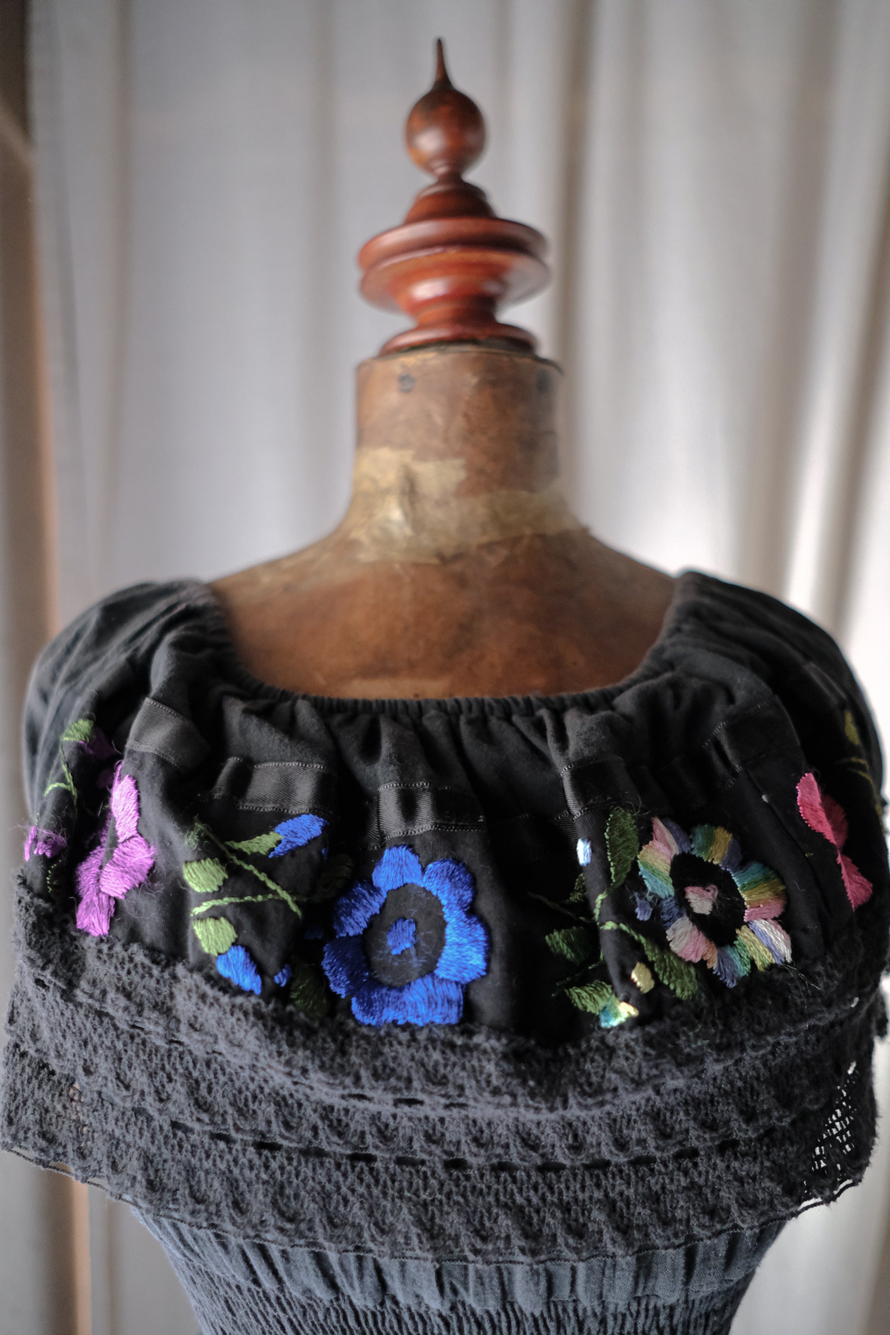 1970's Mexican Shoulder Off Embroidered Dress / 墨西哥古著露肩刺繡洋裝