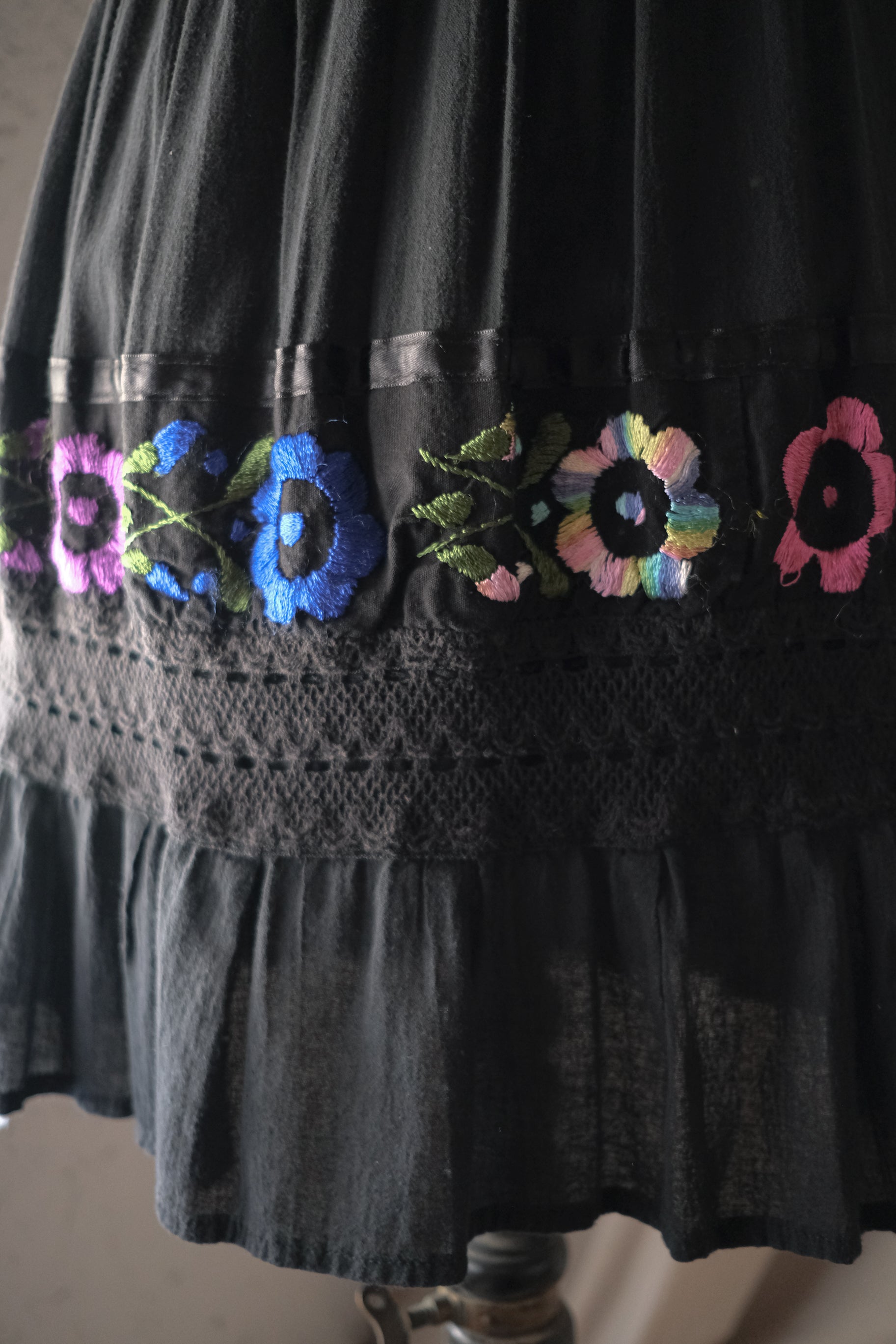 1970's Mexican Shoulder Off Embroidered Dress / 墨西哥古著露肩刺繡洋裝
