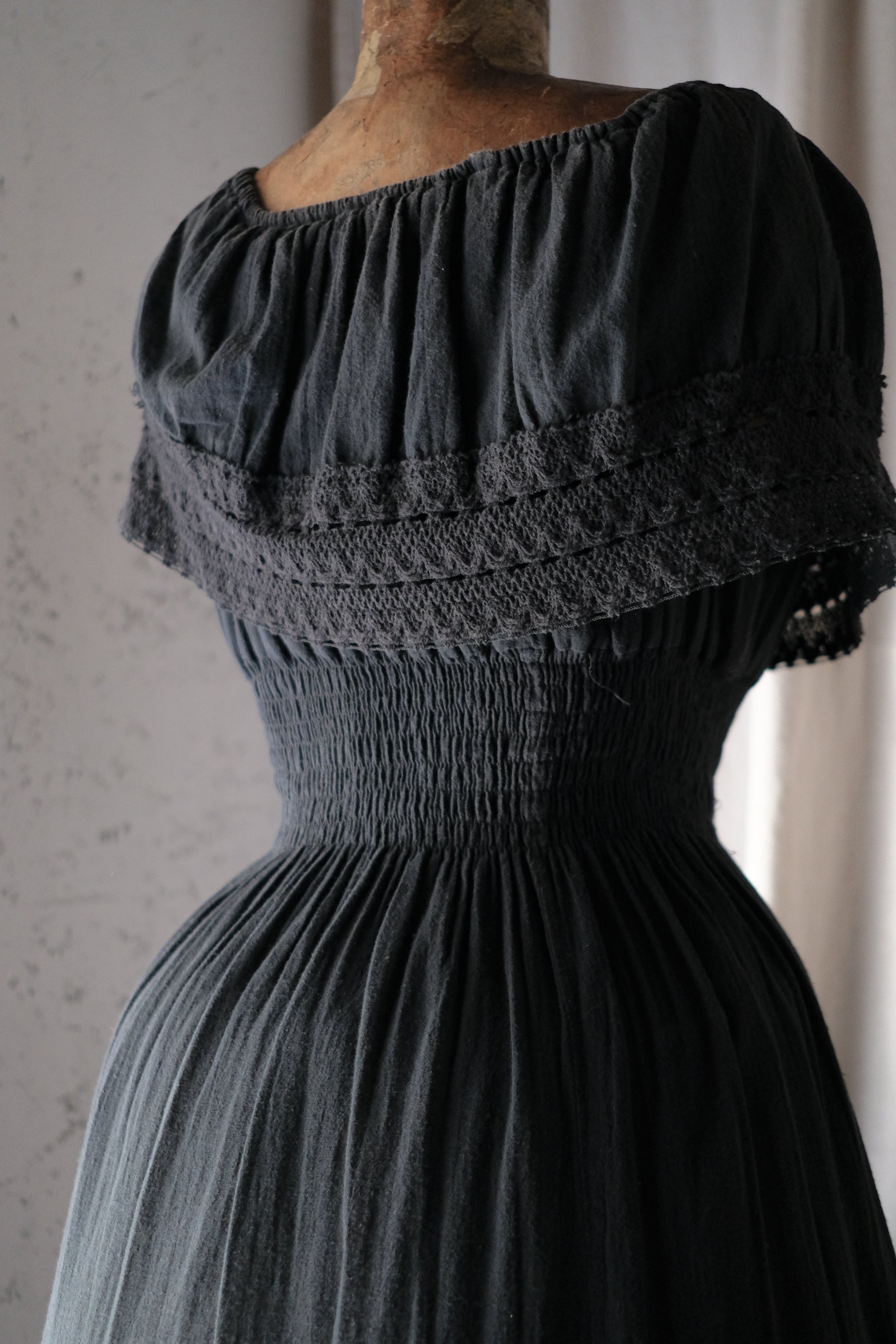 1970's Mexican Shoulder Off Embroidered Dress / 墨西哥古著露肩刺繡洋裝