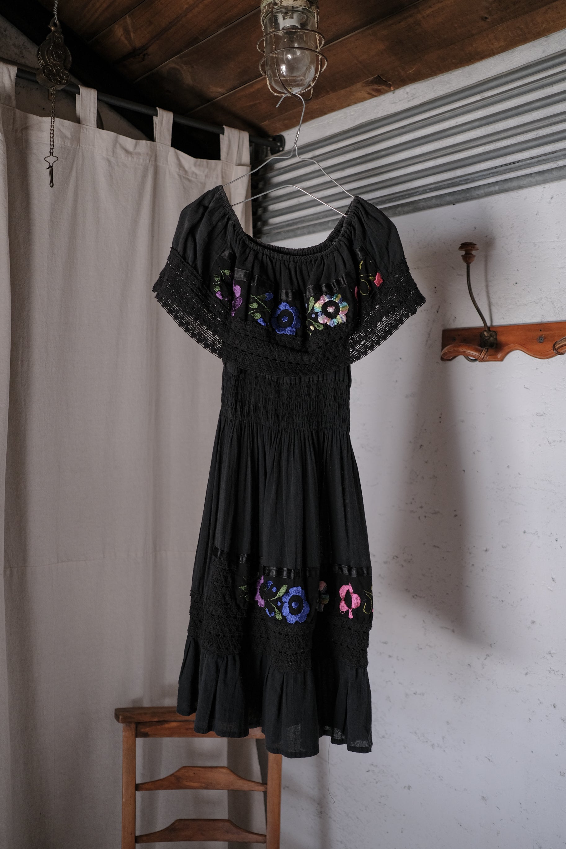 1970's Mexican Shoulder Off Embroidered Dress / 墨西哥古著露肩刺繡洋裝