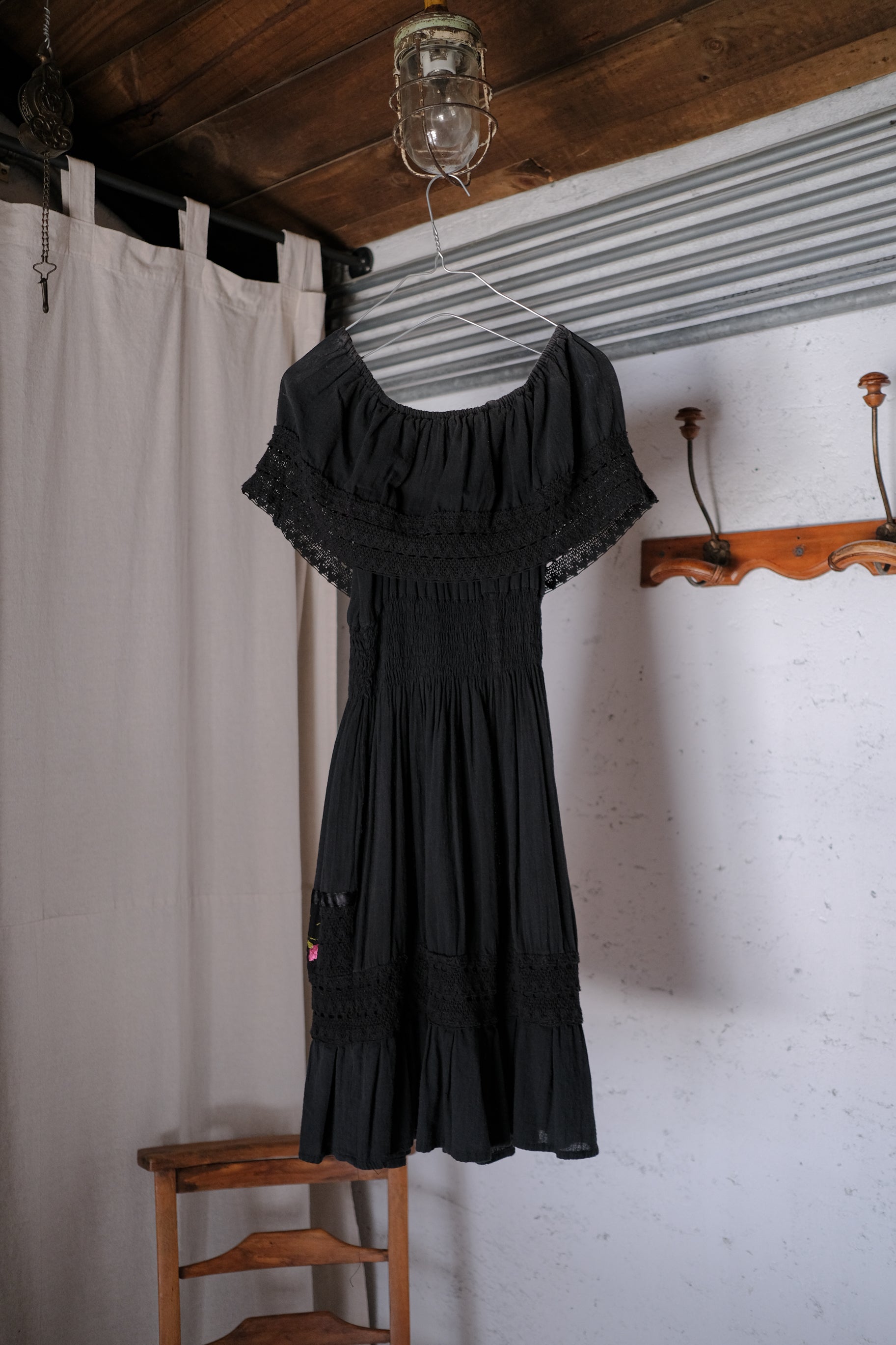 1970's Mexican Shoulder Off Embroidered Dress / 墨西哥古著露肩刺繡洋裝